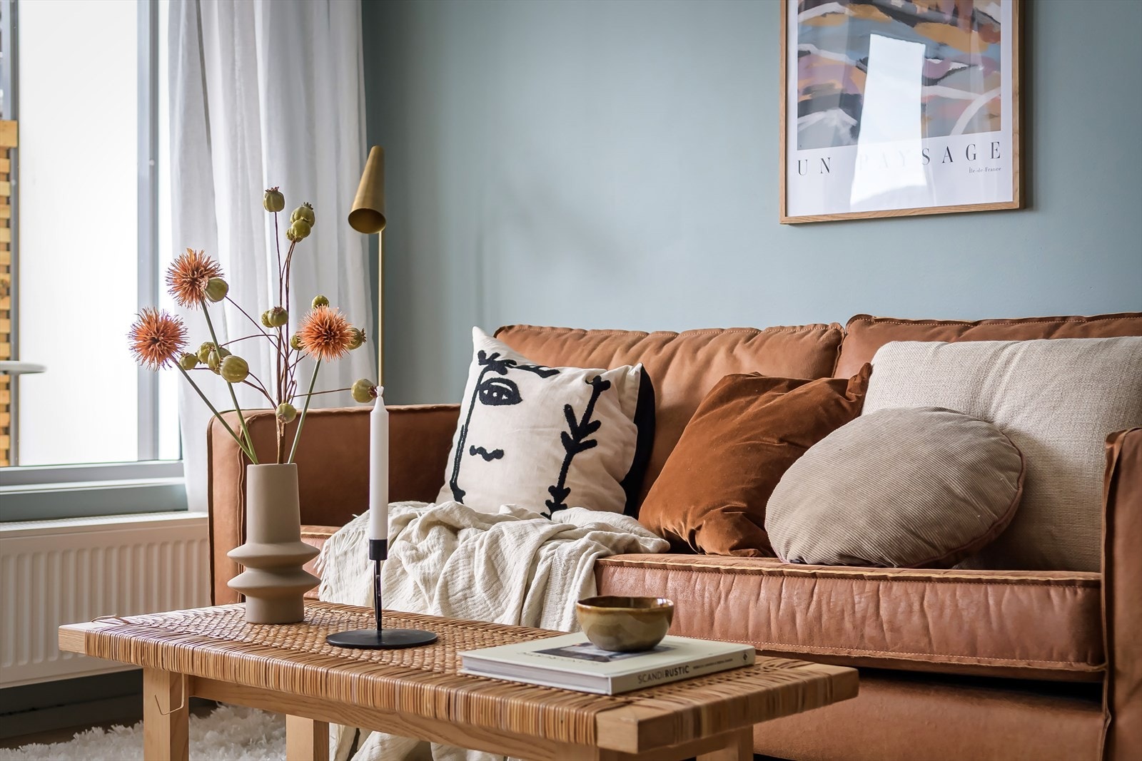 Leiligheten har hjørnebeliggenhet i et bygg fra 2012 Galleribilde