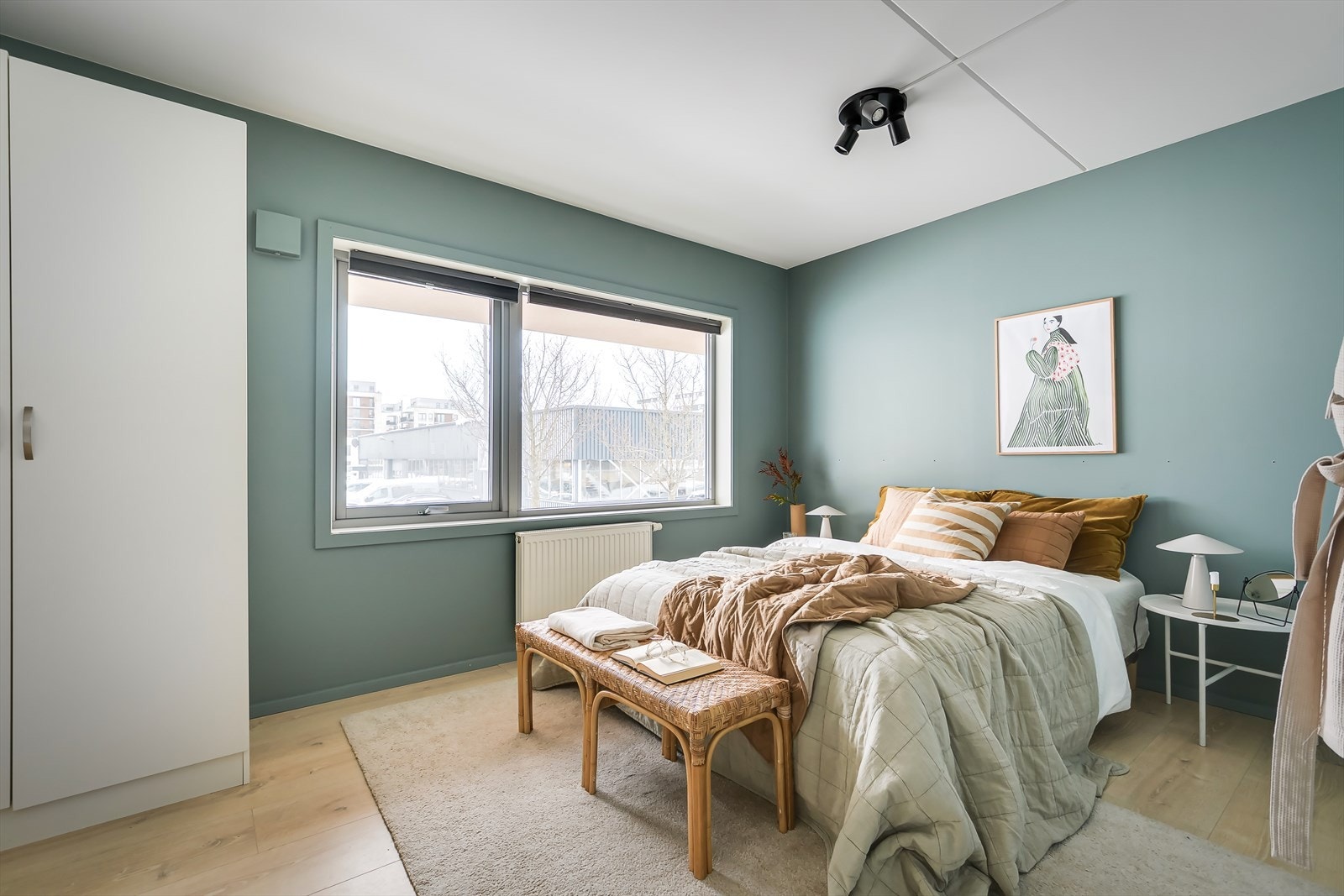 Her er det plass til dobbeltseng, nattbord og øvrig soveromsmøblement Galleribilde