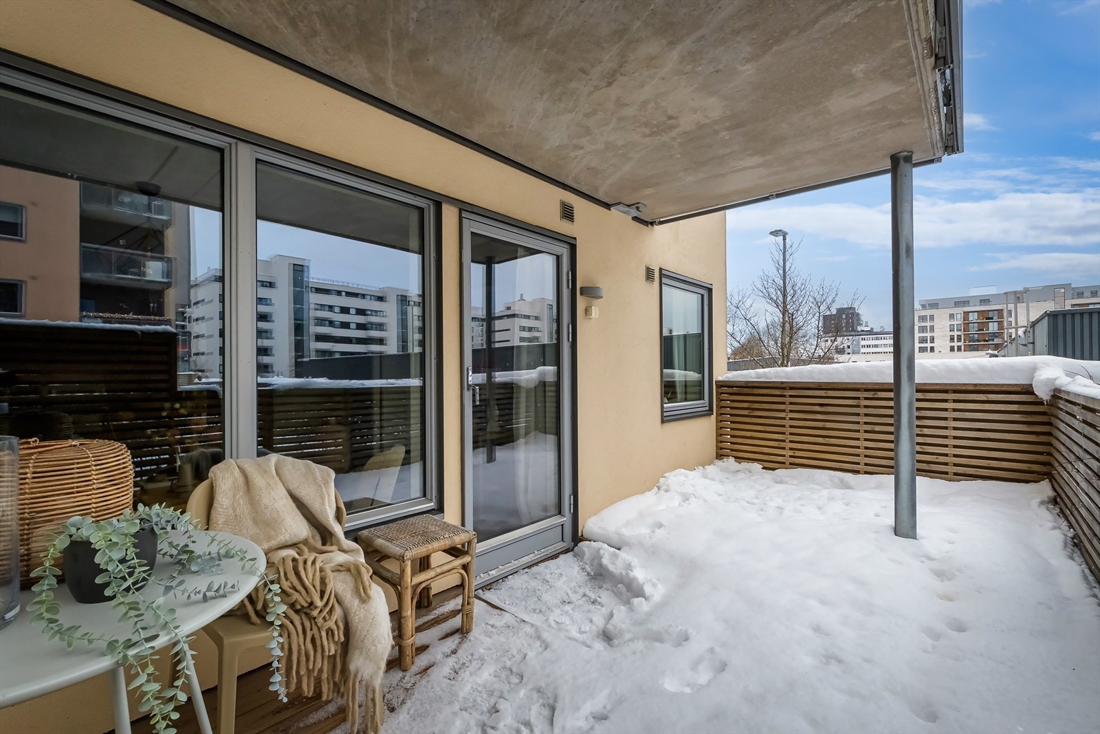 Terrassen er på ca. 14 m² og har stedvis takoverbygg Galleribilde