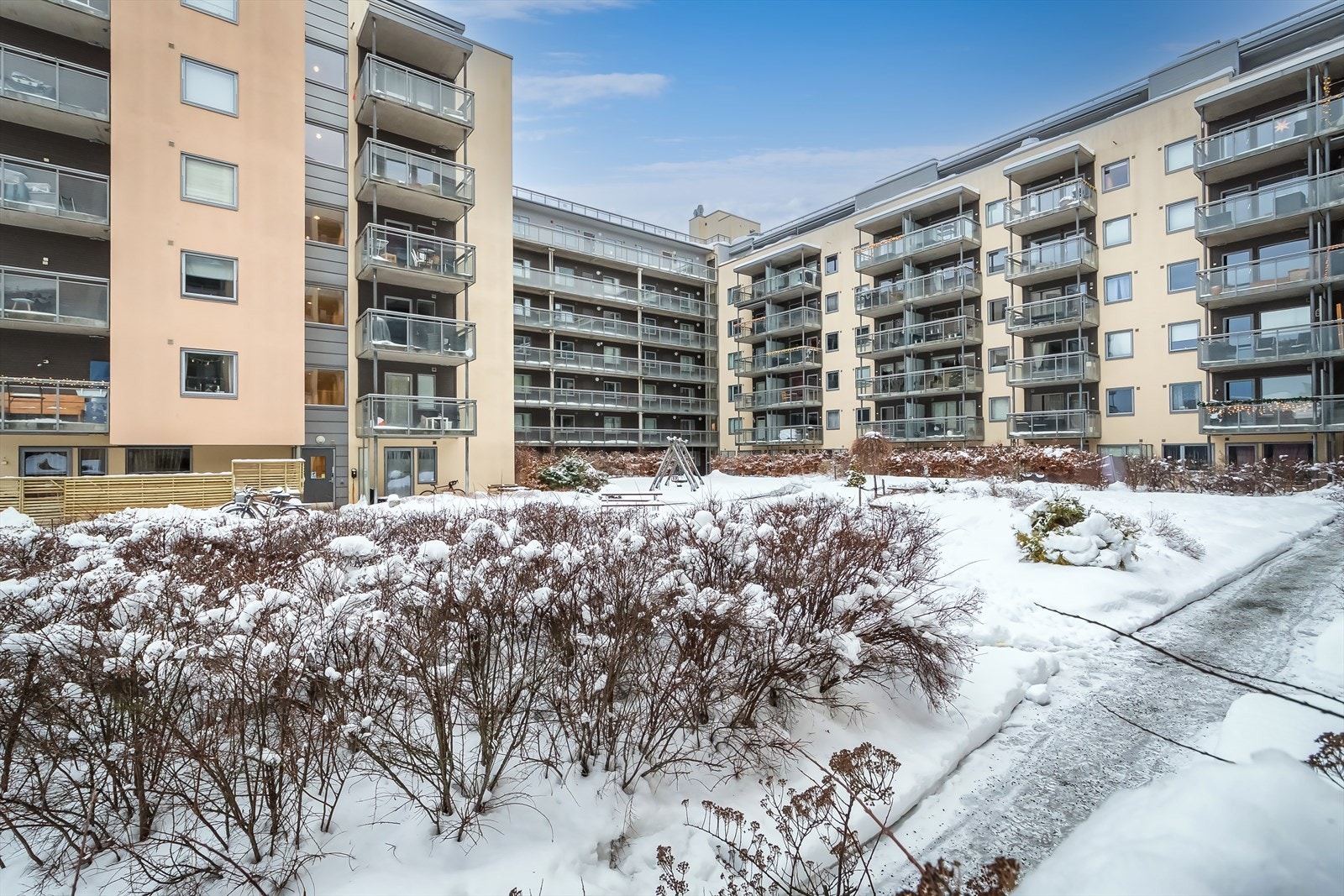 Et hyggelig nabolag og godt drevet sameie med garasjeanlegg Galleribilde