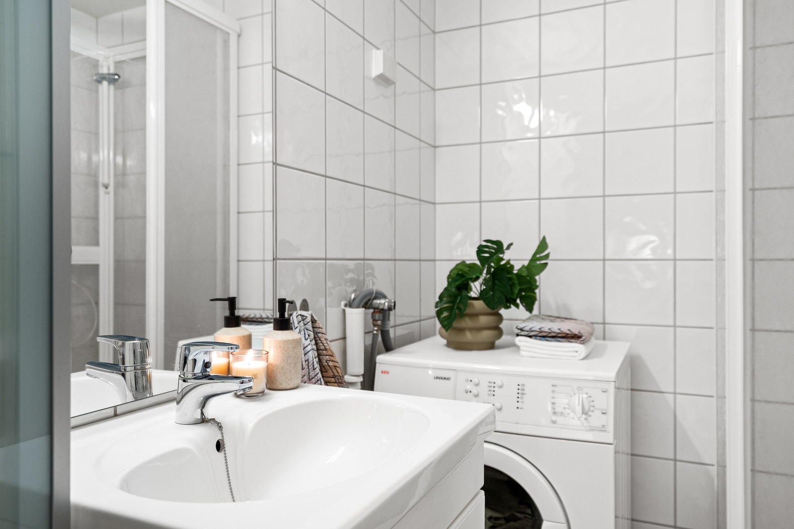 Kran og avløp for vaskemaskin. Galleribilde