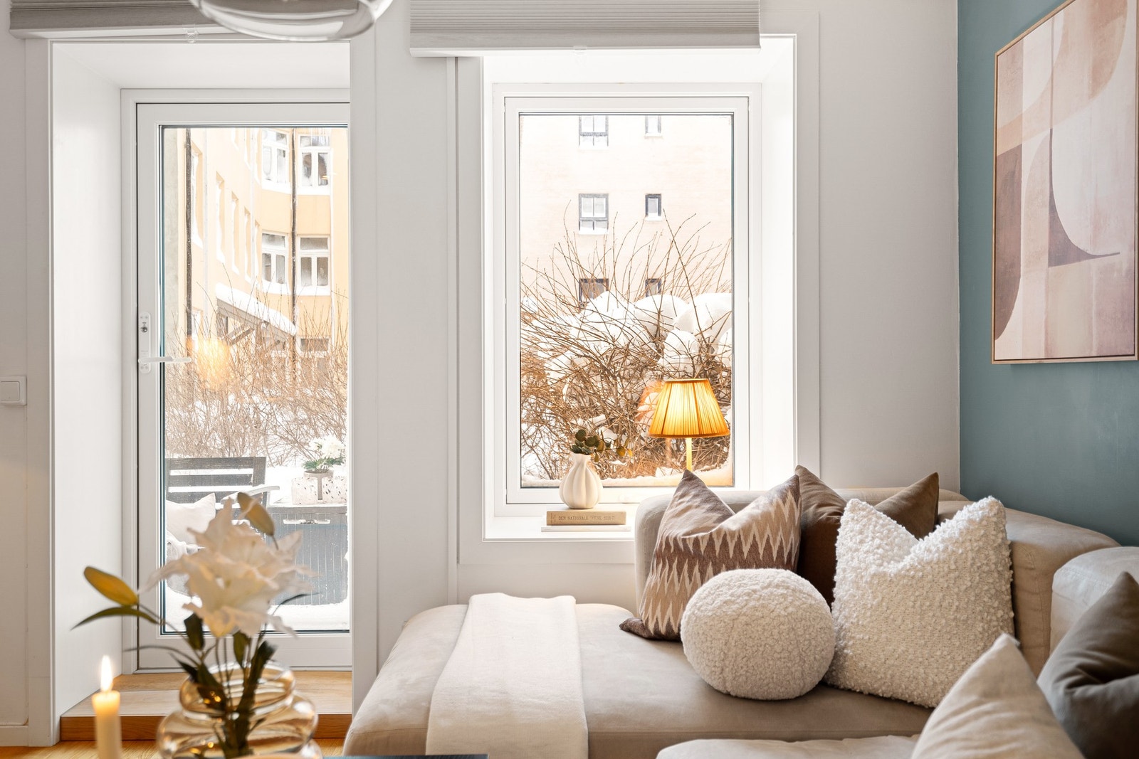 Godt med naturlig lysinnslipp fra vindusflatene. Galleribilde