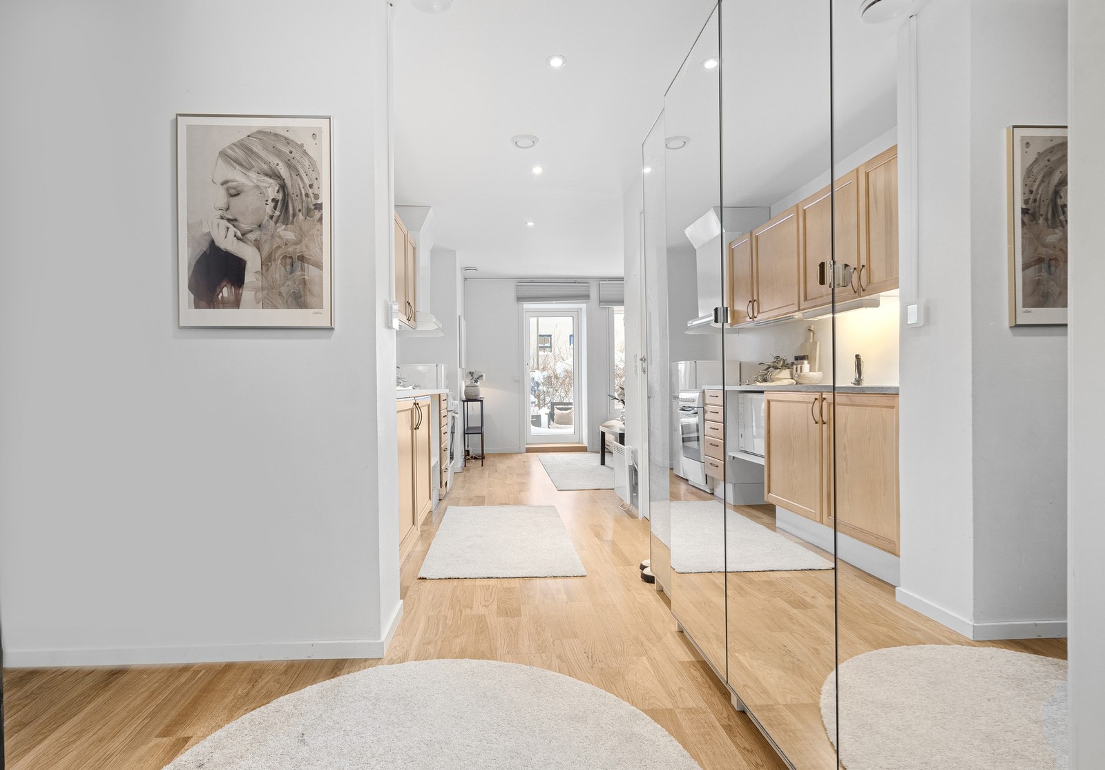 Romslig entre på 4,5 kvm. Galleribilde