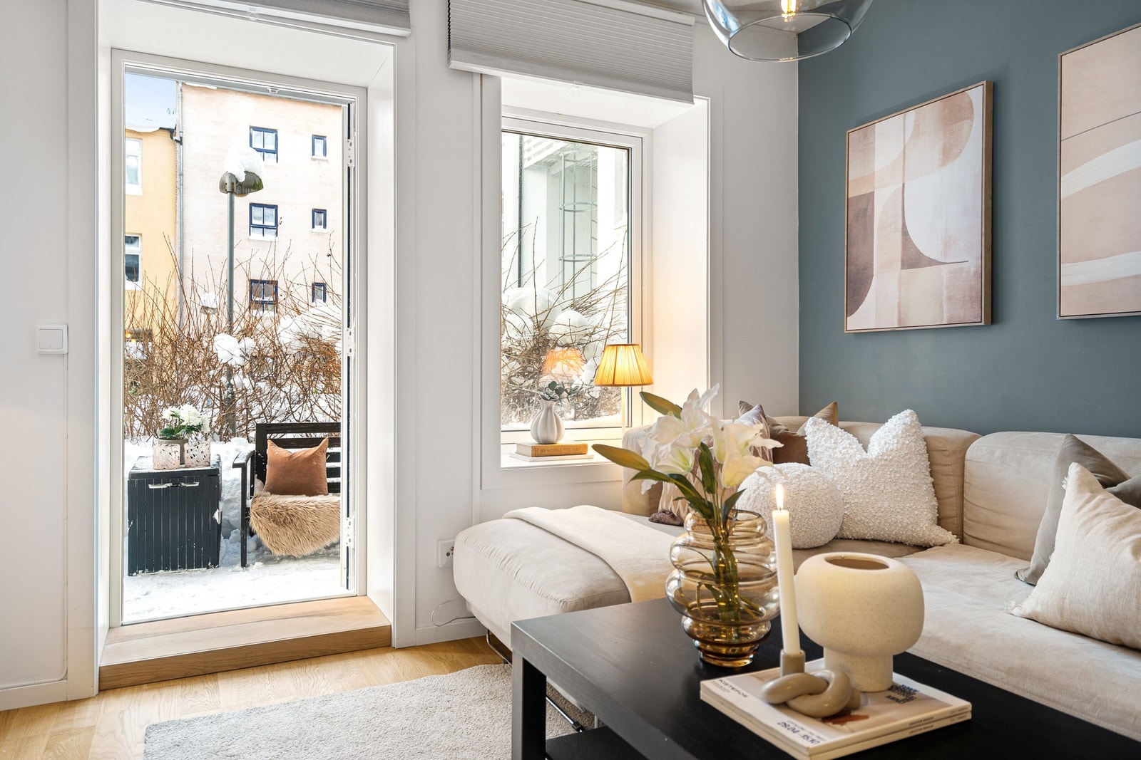 Fra stuen er det direkte utgang til en herlig terrasse. Galleribilde