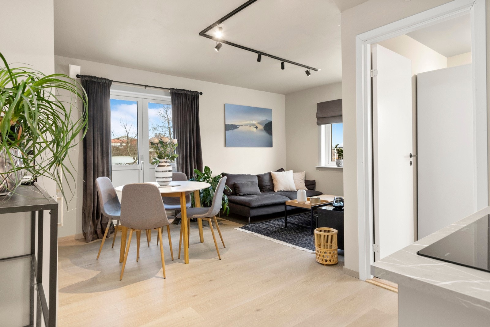 Romslig og stilfull 2-roms andelsleilighet. Galleribilde