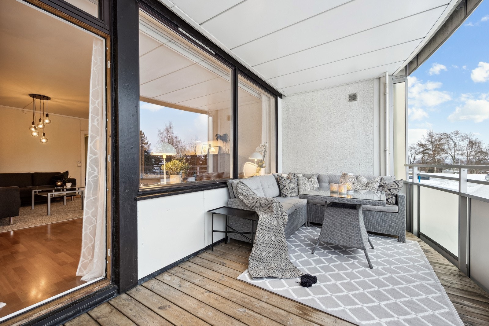 Dette er en romslig 3-roms leilighet beliggende i en høy 1. etasje, tilknyttet et veldrevet og ettertraktet borettslag. Galleribilde