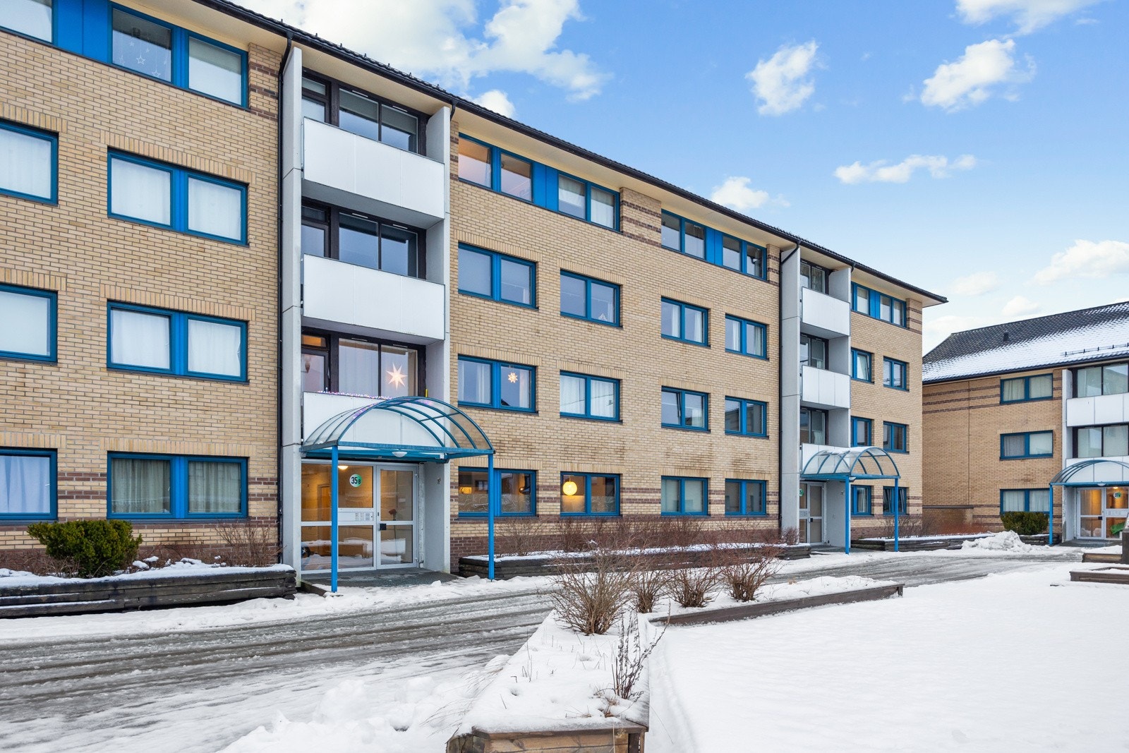 Blokka har inngang fra både nord - og sør siden av bygget. Galleribilde