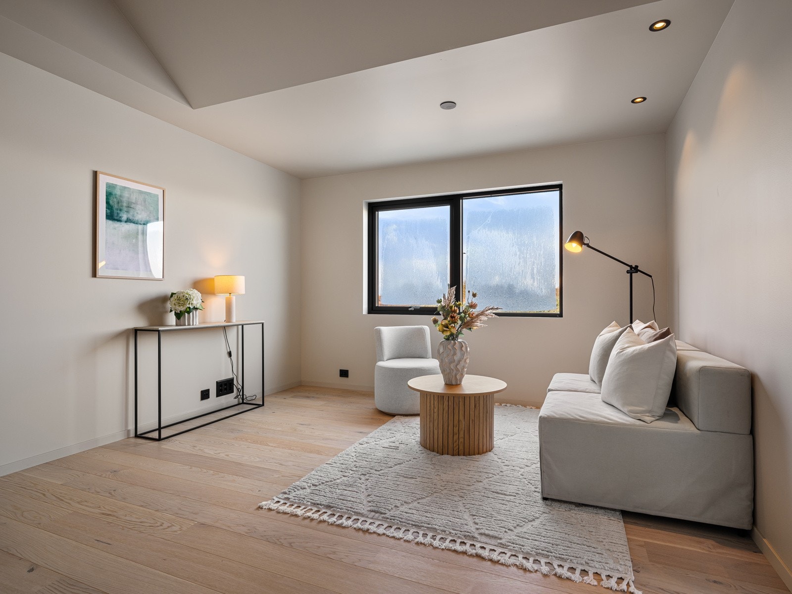 Romslig stue med mange muligheter Galleribilde