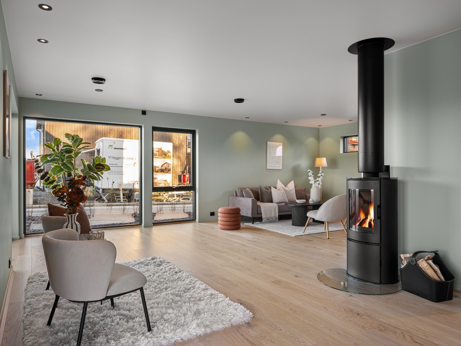 Stuen kan enkelt møbleres i flere soner med tv-stue, spisestue og en sone for sittegruppe Galleribilde