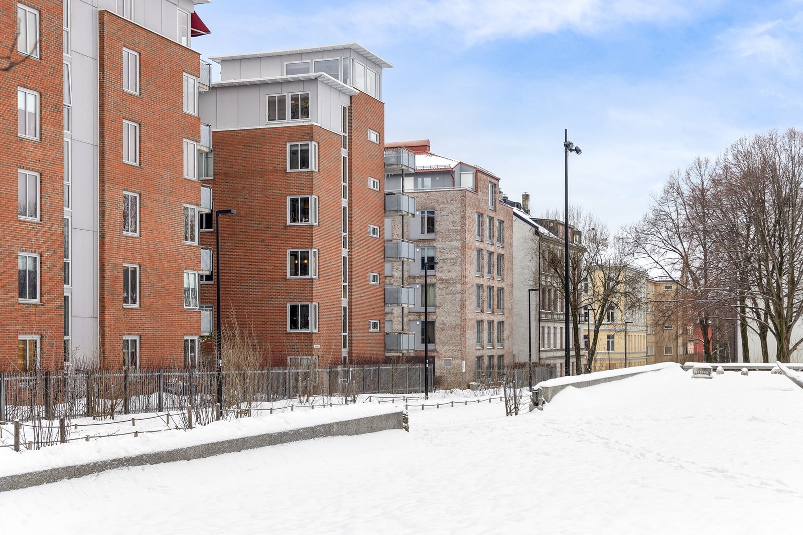 Her bor du i en stille og rolig sidegate i vakre Gamlebyen, med alt du trenger rett i nærheten. Galleribilde