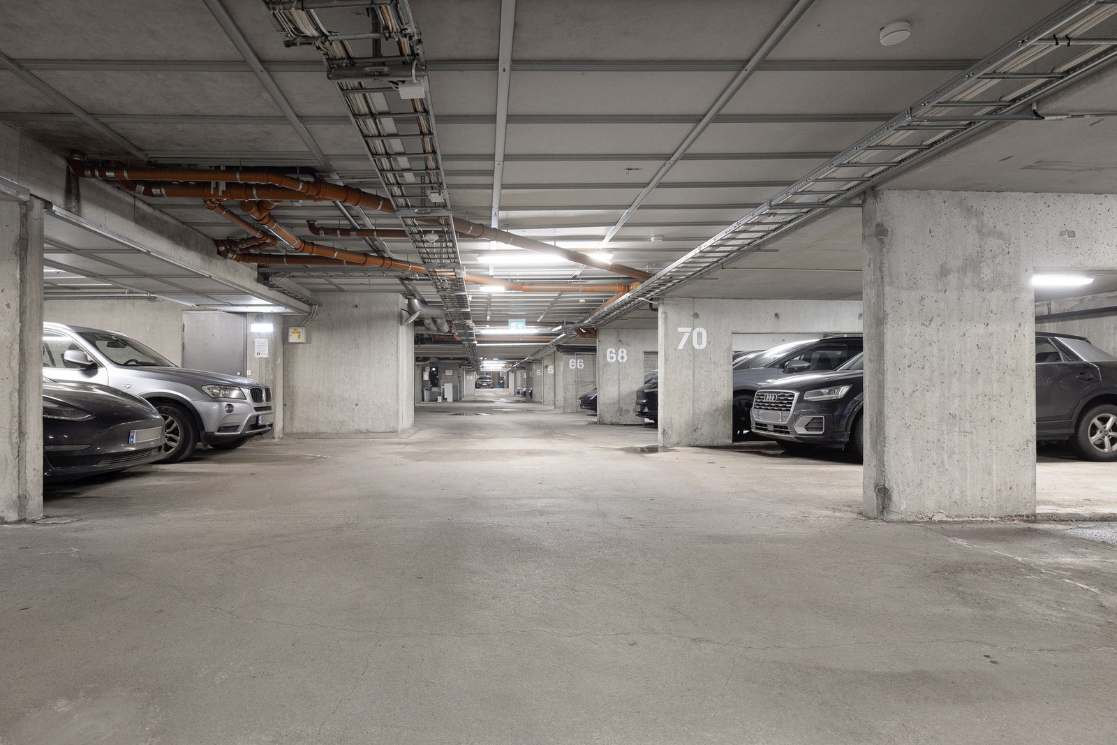 Moderne garasjeanlegg med muligheter for leie av parkeringsplass. Galleribilde