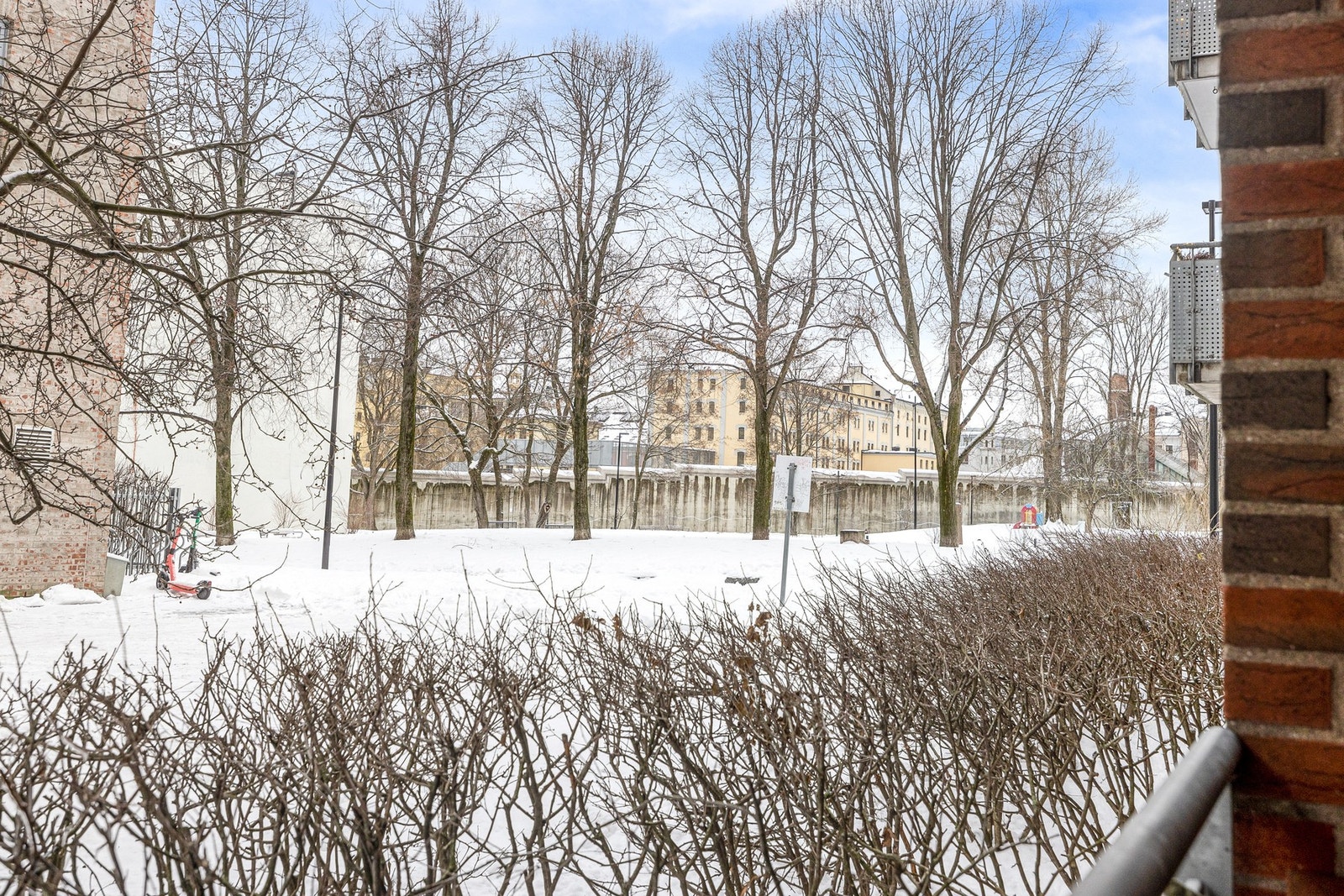 Den nordvestvendte plasseringen gjør den til et ideelt sted å nyte ettermiddagssolen og rolige kveldsstunder. Galleribilde