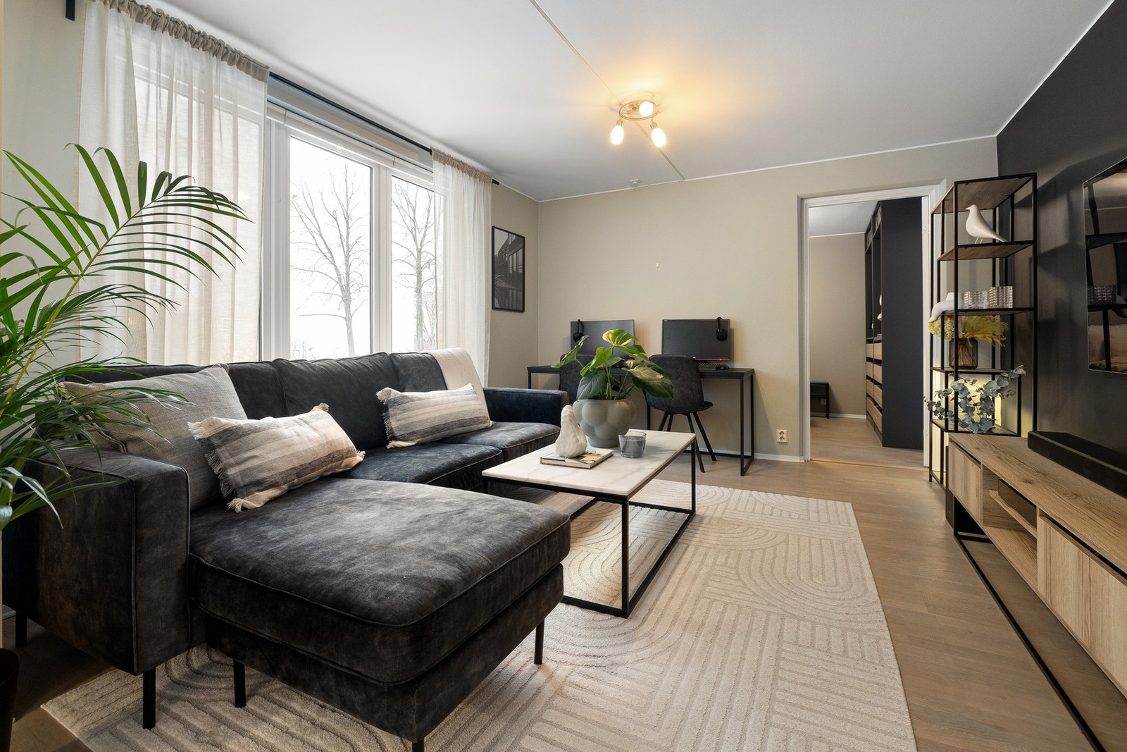 Boligen har en god og effektiv planløsning som gir deg optimal utnyttelse av hver kvadratmeter. Galleribilde