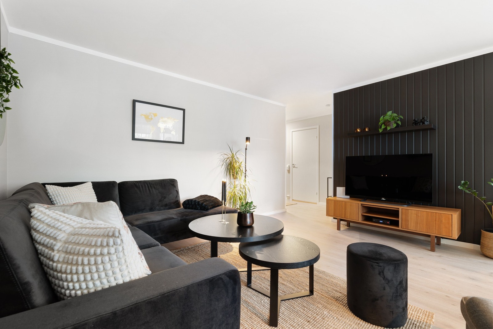 Moderne og stilriktig fargevalg gjennom hele leiligheten. Galleribilde