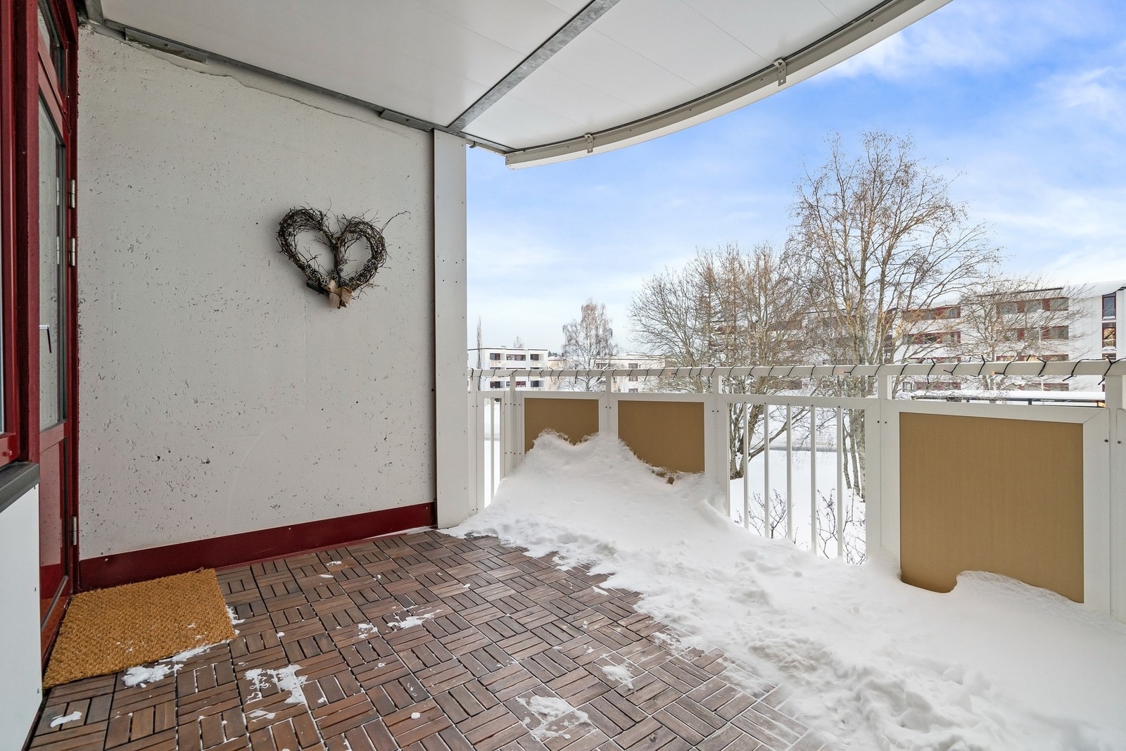 Lagringsplass med bod tilstøtende balkong. Galleribilde