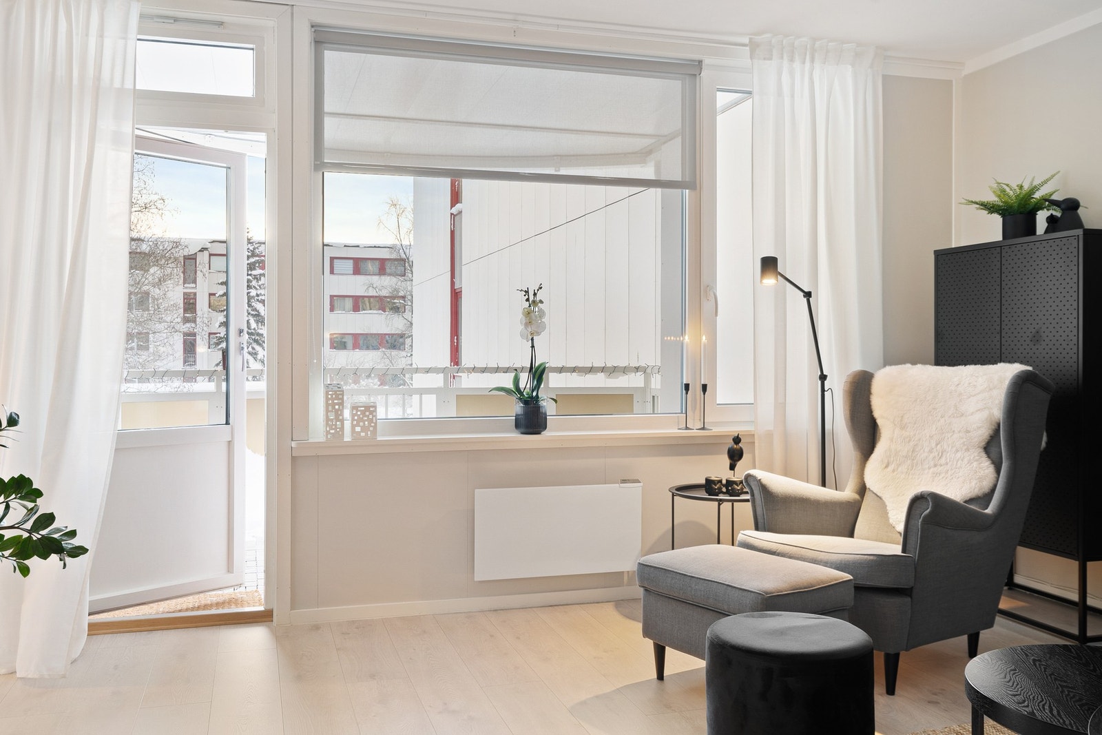 Fra stuen er det utgang til en sørvendt balkong. Galleribilde