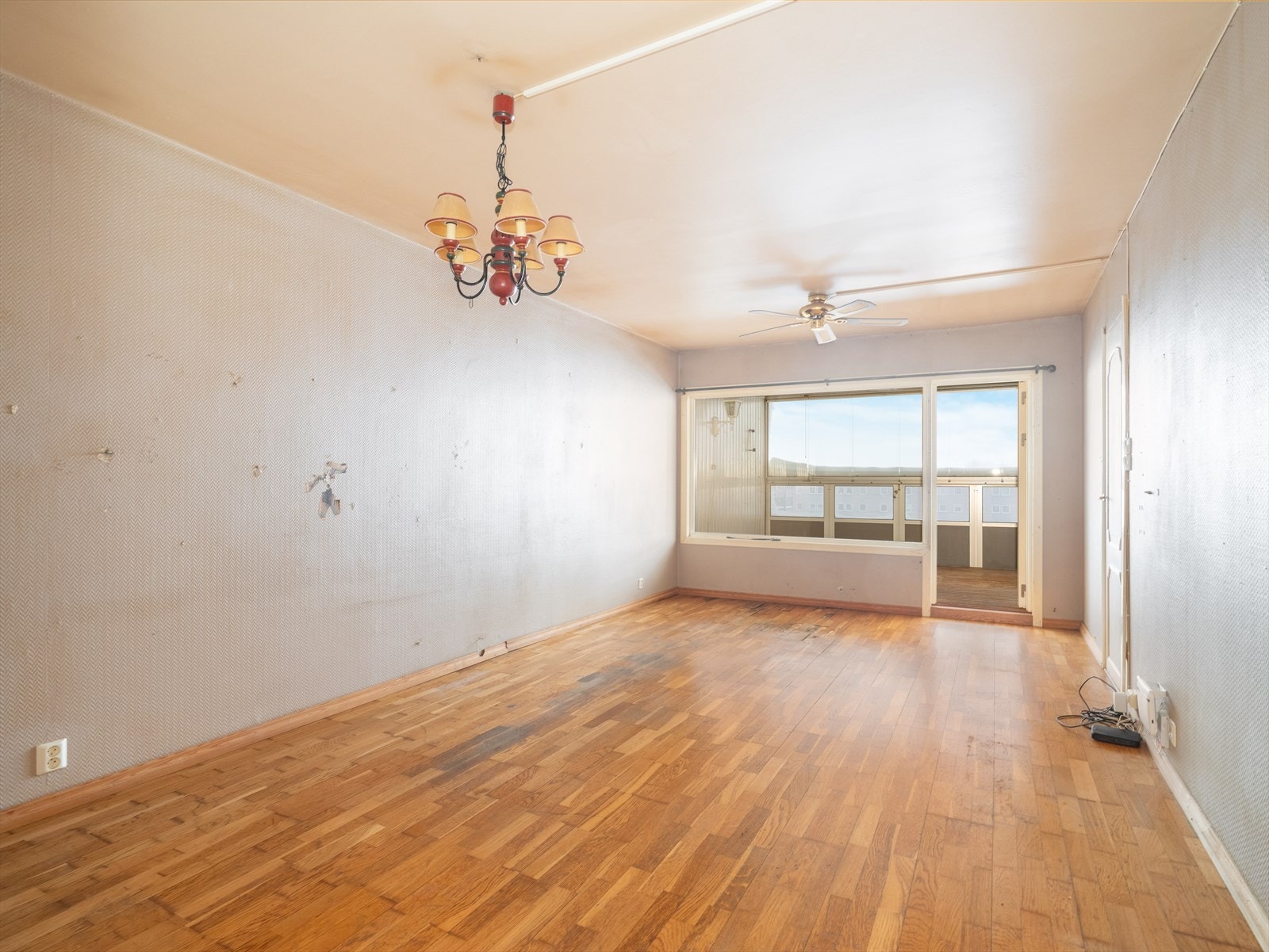 3-roms leilighet med god planløsning - Leiligheten er et oppussingsobjekt, men bad, vaskerom og ventilasjon blir renovert ved borettslaget mot slutten av 2025. Galleribilde