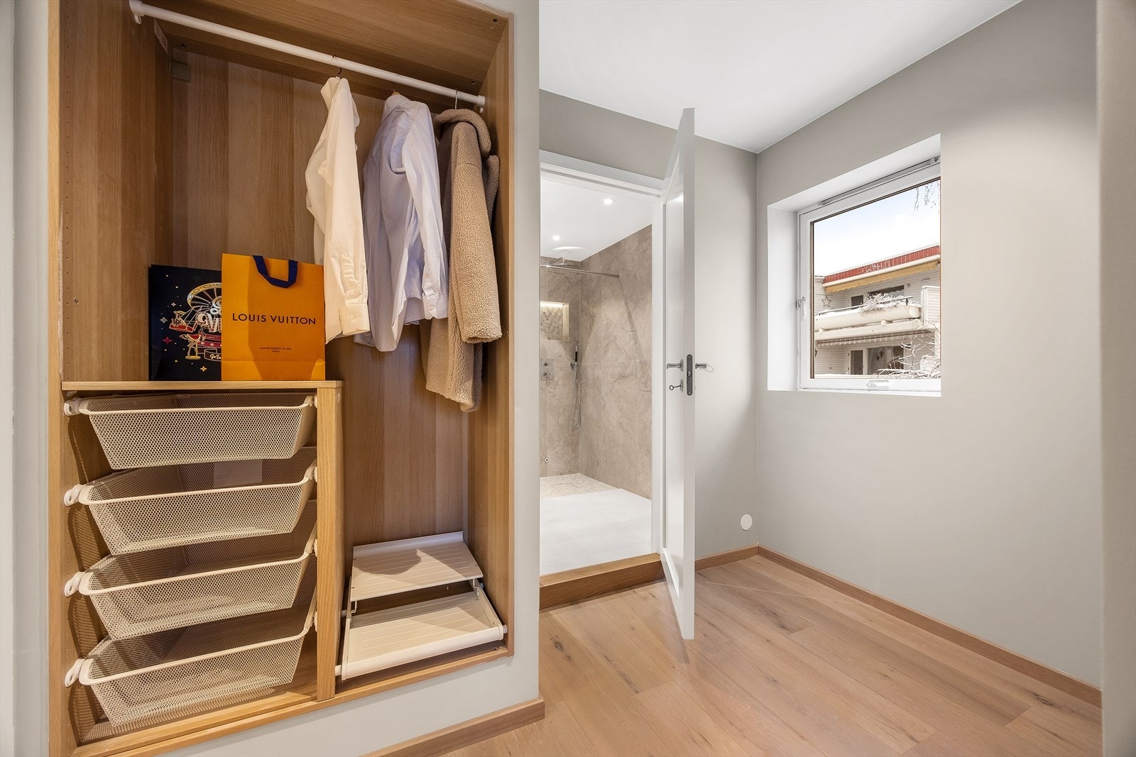 Bad/wc tilknyttet til hovedsoverom som gir en "spa" følelse Galleribilde