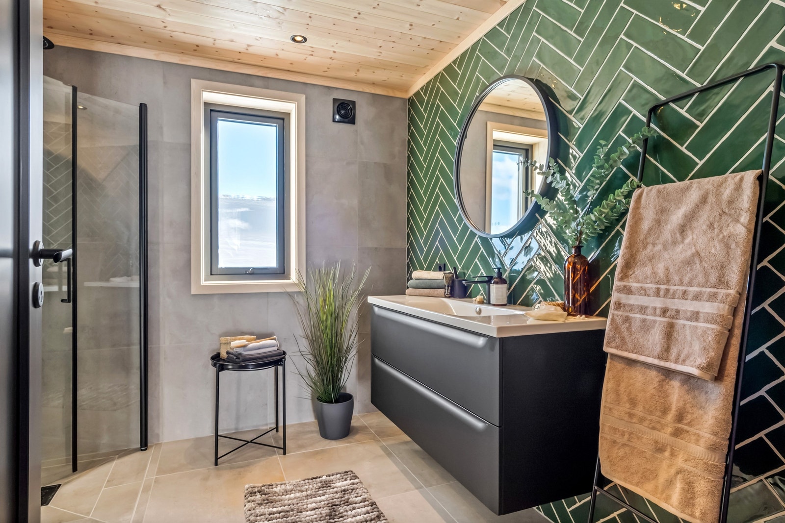 Den noe utradisjonelle kombinasjonen av fliser gir et eksklusiv utseende Galleribilde