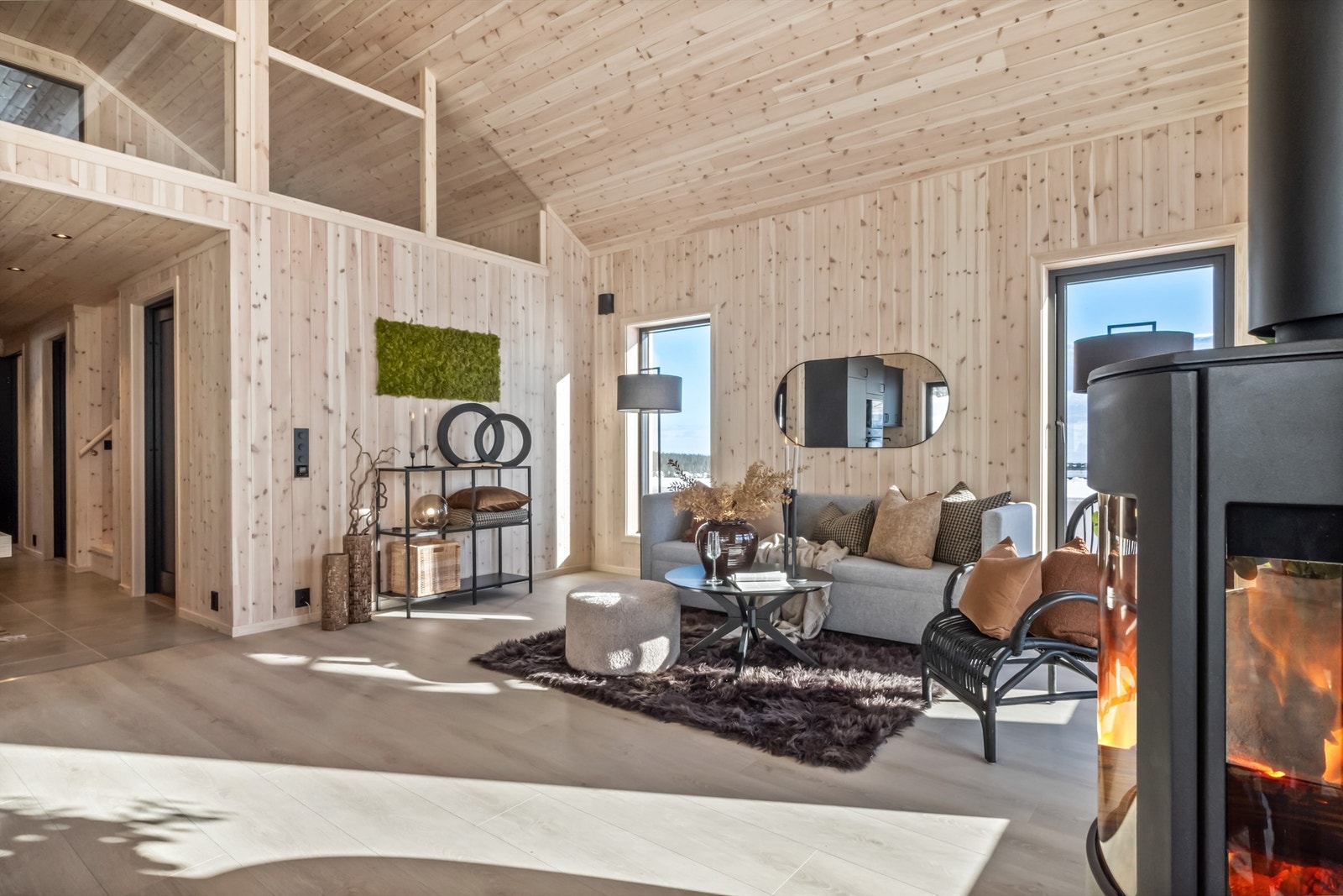 Hytta er ferdigstilt i 2023 og kombinerer dagens moderne fasiliteter på en utmerket måte med den mer tradisjonelle hyttestilen Galleribilde