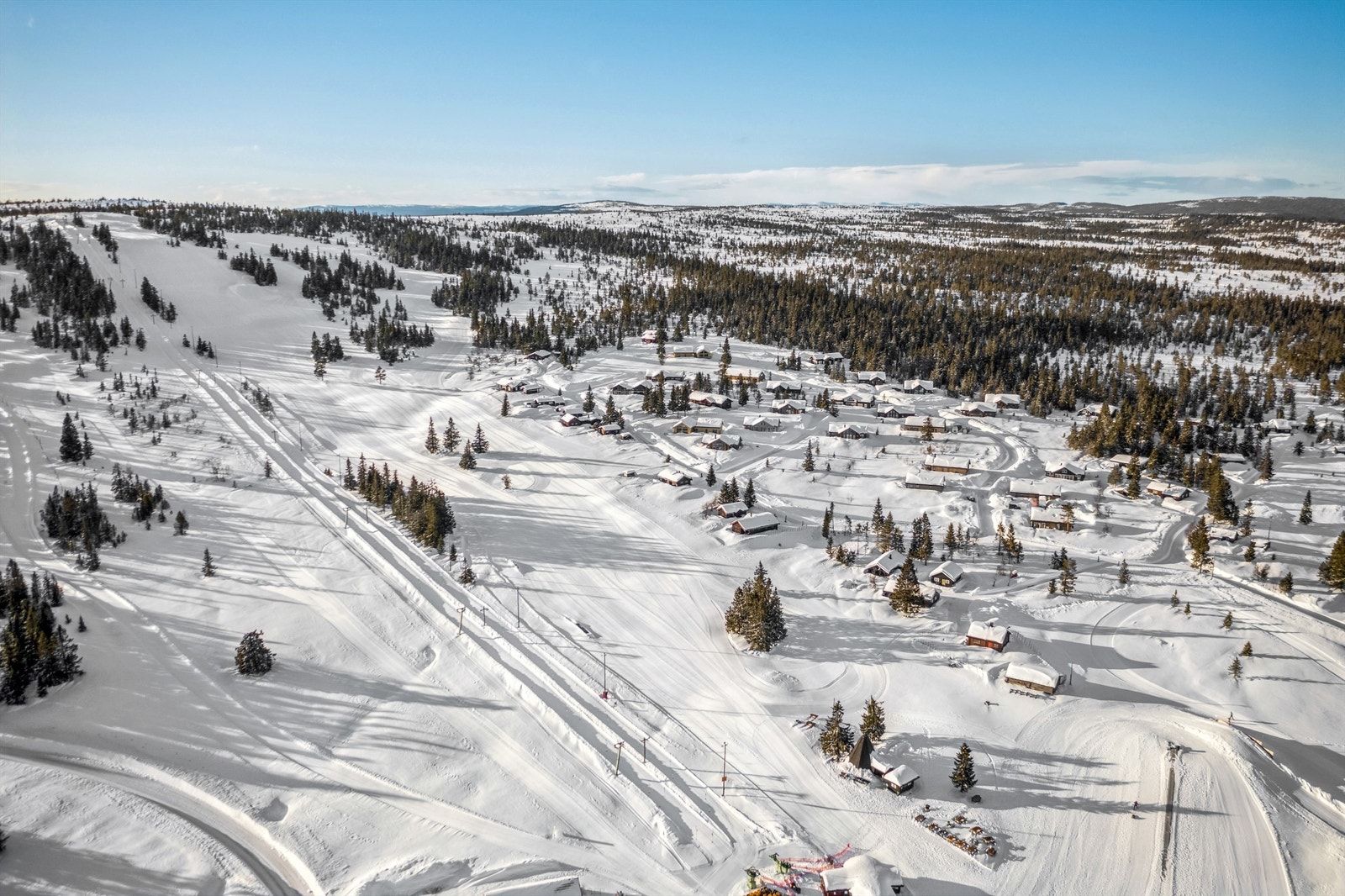 Her er det bare å spenne på seg skia og dra rett i bakken Galleribilde