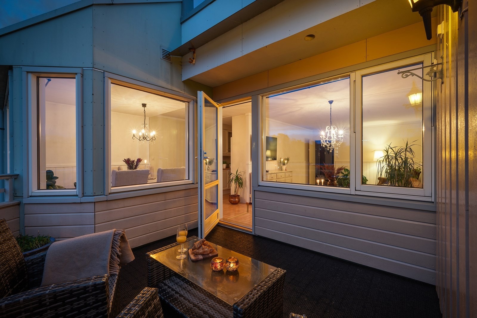 - Leiligheten har et BRA-i på 92m² og inneholder stue, spisestue/kjøkken, 3 soverom, bad, vaskerom og gang - Galleribilde