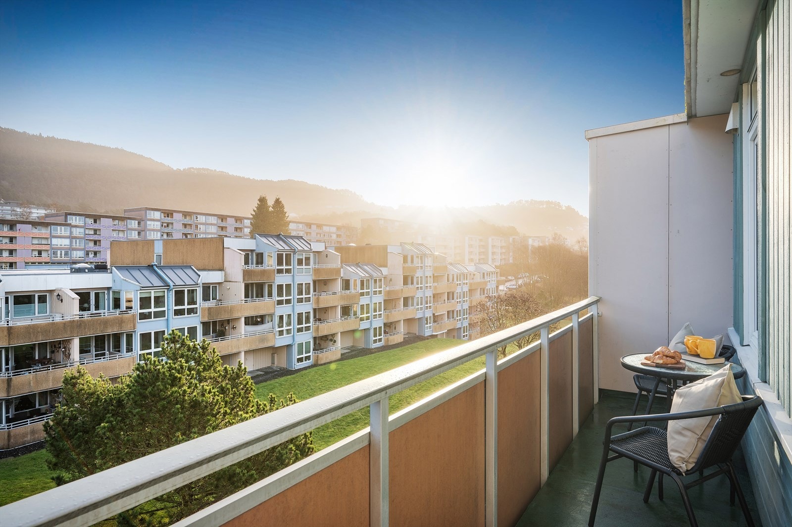 - Fra soverom 2 har man direkte tilkomst til hyggelig balkong - Galleribilde