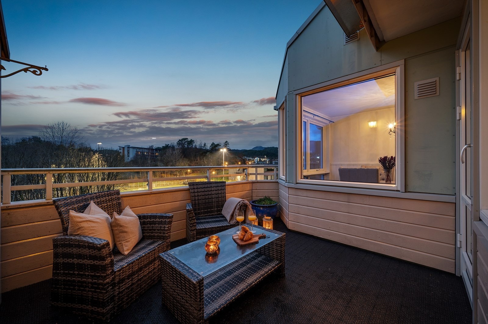 - Balkongene er like fantastiske på kveldstid som på dagtid - Galleribilde