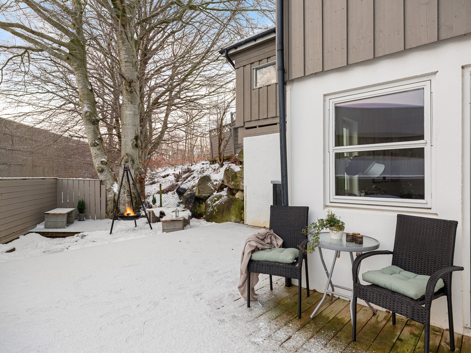 En vil sette stor pris på egen terrasse - både på varme og kaldere dager. Galleribilde