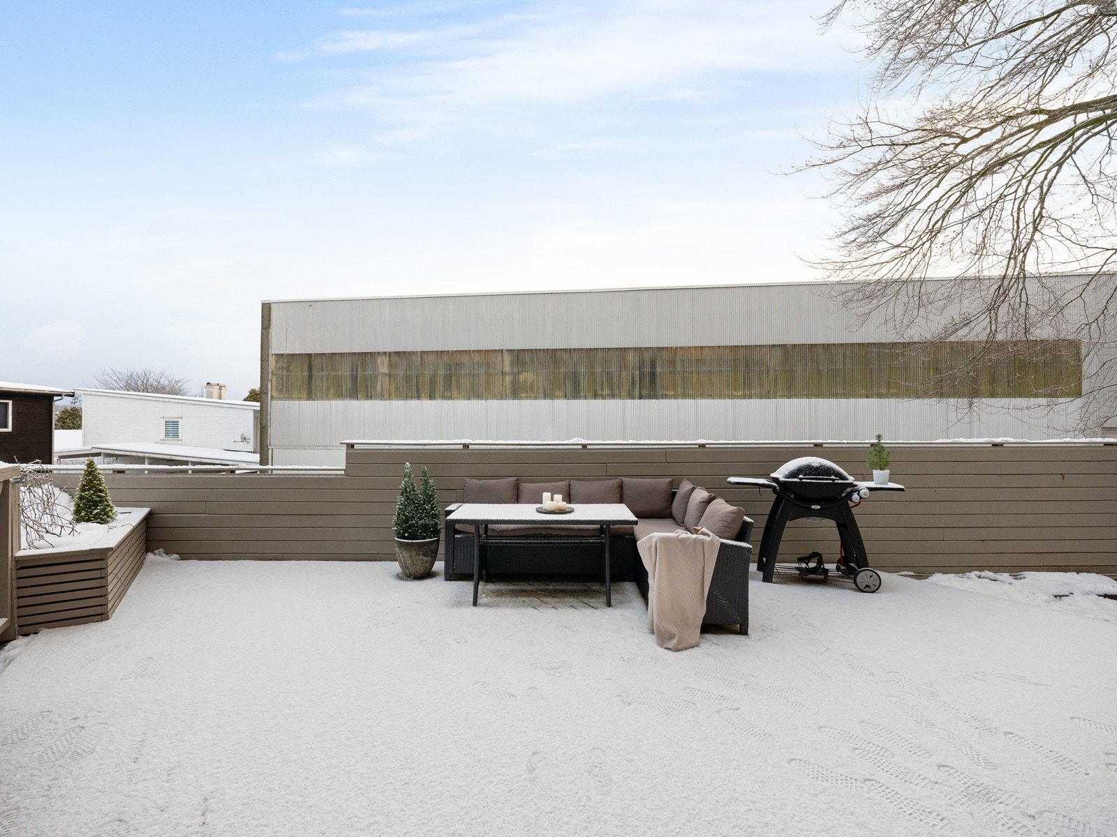 Uteområdet gir gode muligheter for både lek, avslapning og sosiale sammenkomster. Galleribilde