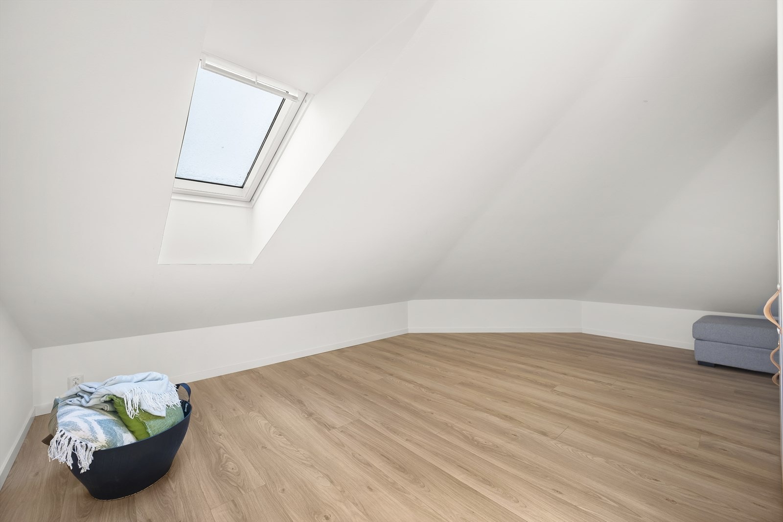 Godt med lagringsplass. Rommet har mange bruksmuligheter. Galleribilde