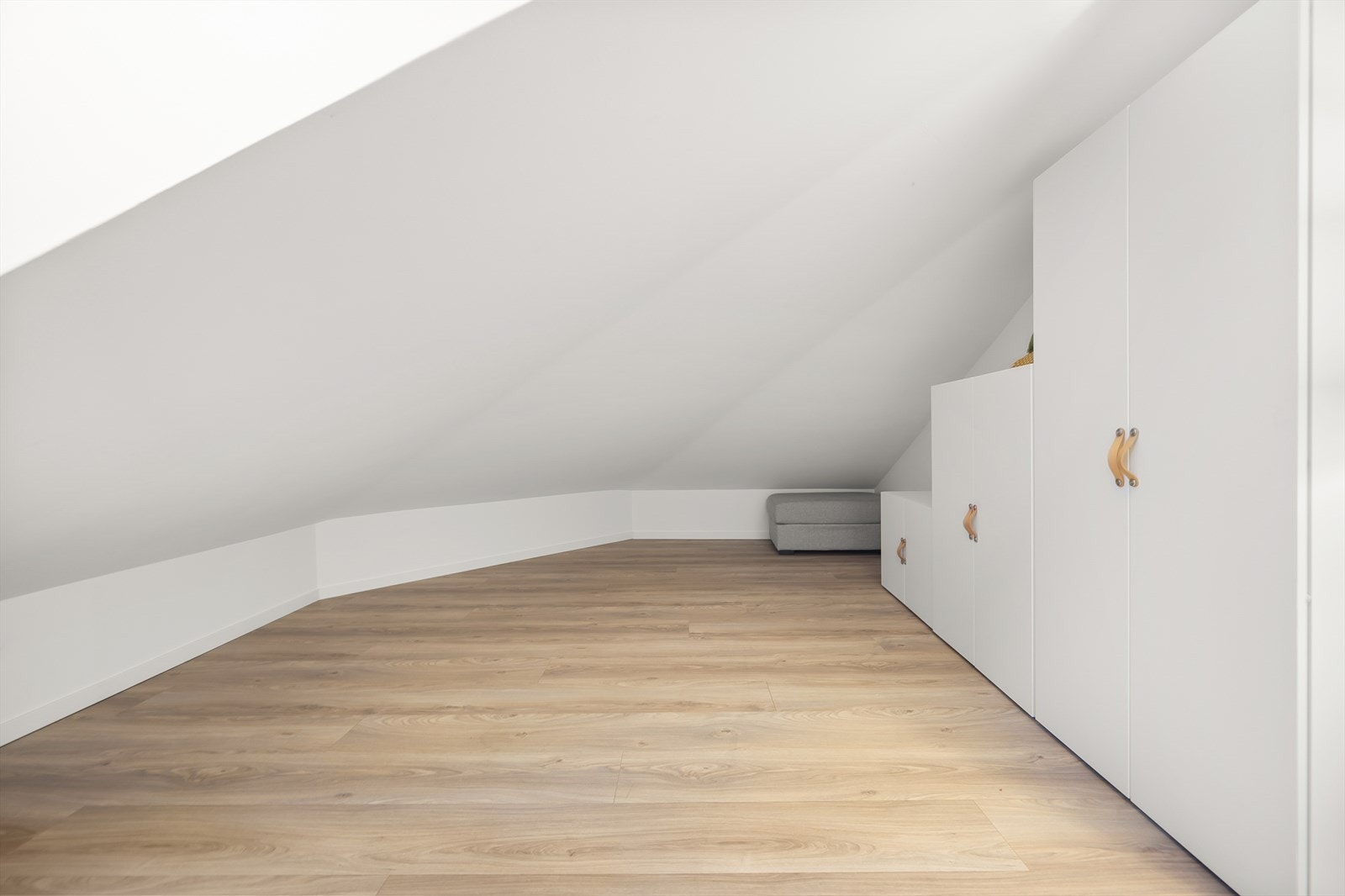 Videre er det et innredet rom, dette rommet er byggemeldt som klesbod. Galleribilde