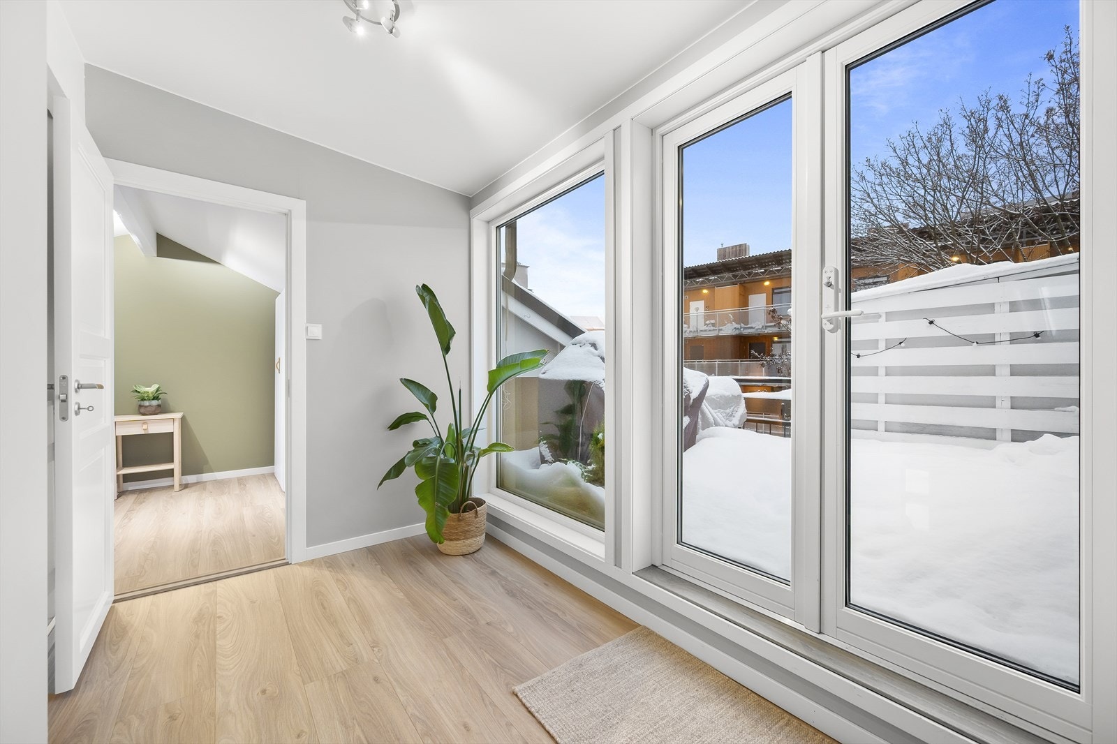 Retning mellomgang mot hovedsoverom. Galleribilde