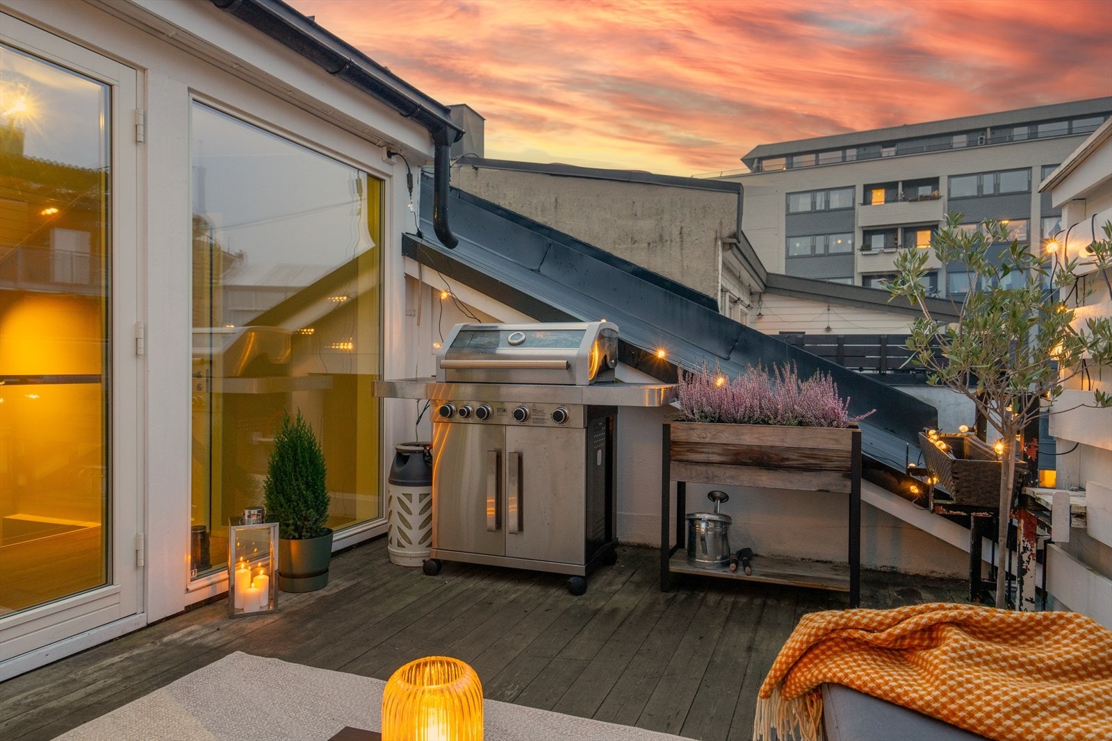 Her har du god plass til til møblement, grill og beplantning. Galleribilde