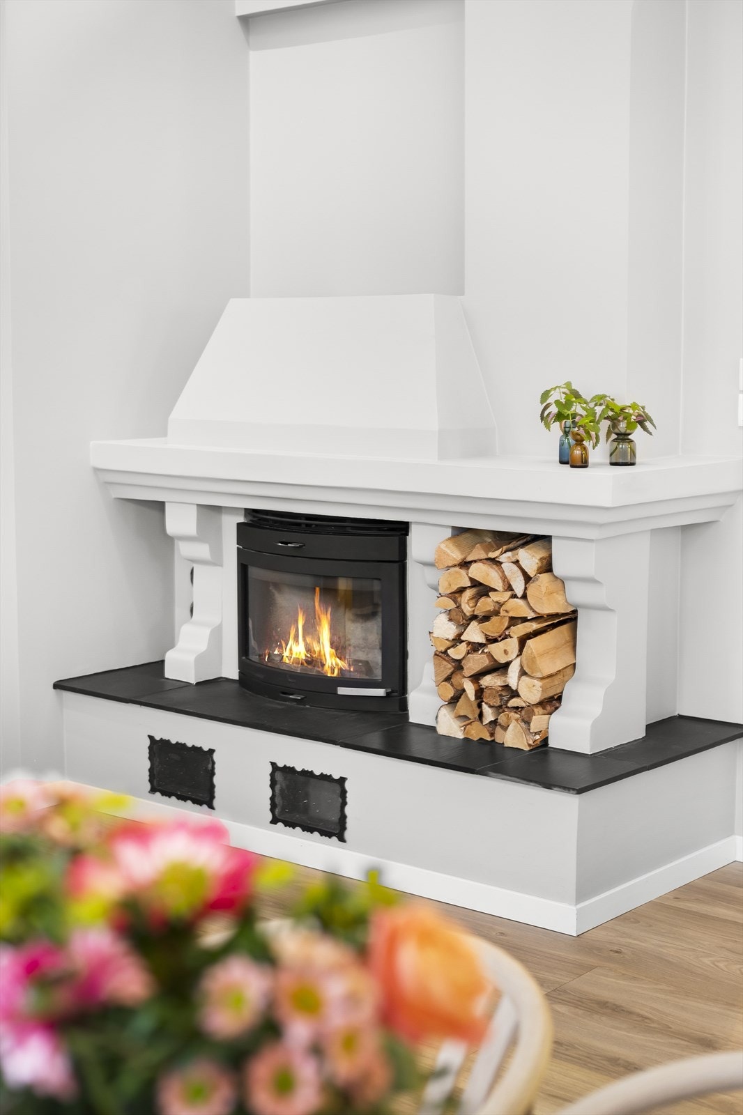 Peisen sikrer god varme og bidrar til hyggelig stemning på mørke høst- og vinterkvelder. Galleribilde