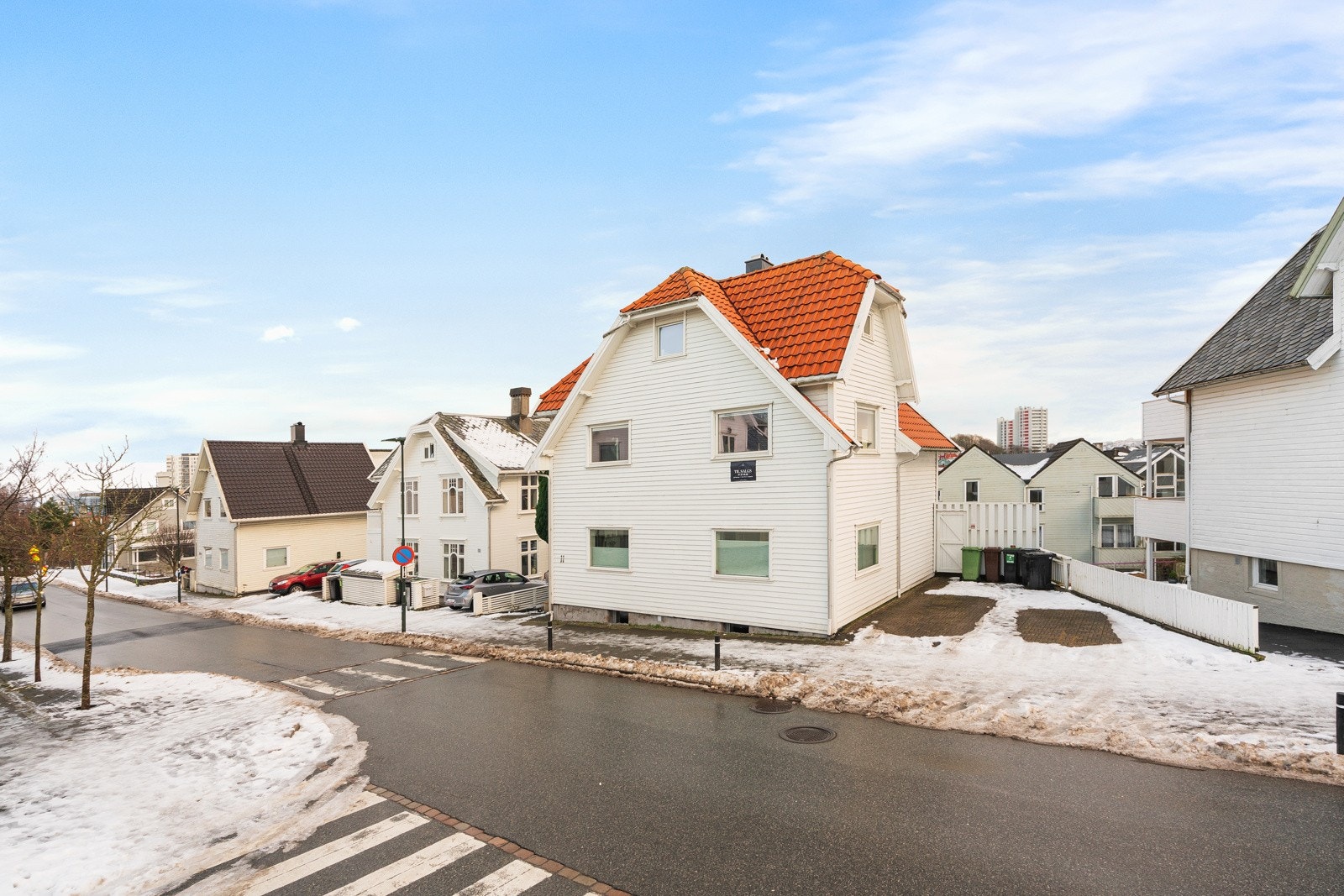 Taket ble tekket i 2015 og vinduer ble skiftet i perioden 2012-2016. Galleribilde