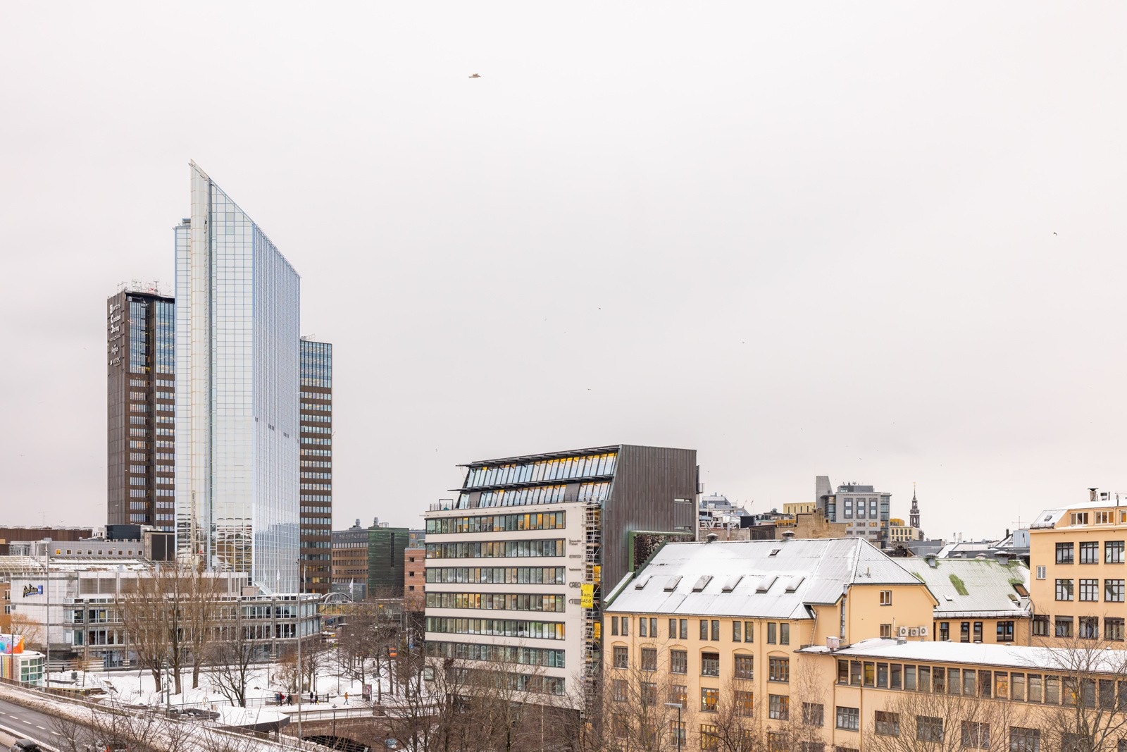 Høy og fri beliggenhet i 6. etasje med flott utsyn. Det er heisadkomst til etasjeplan. Galleribilde