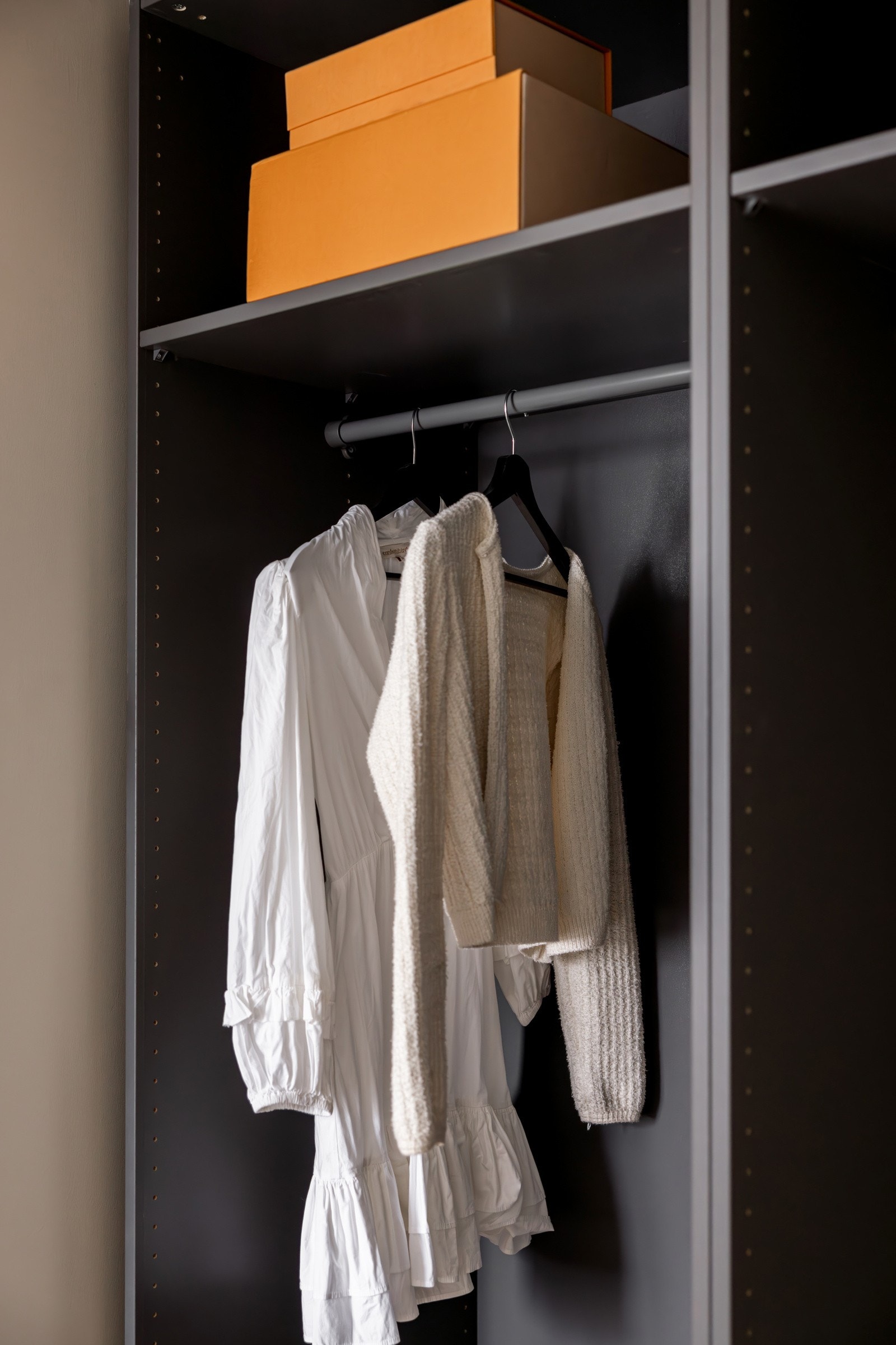 Garderobeskap på begge soverom. Galleribilde