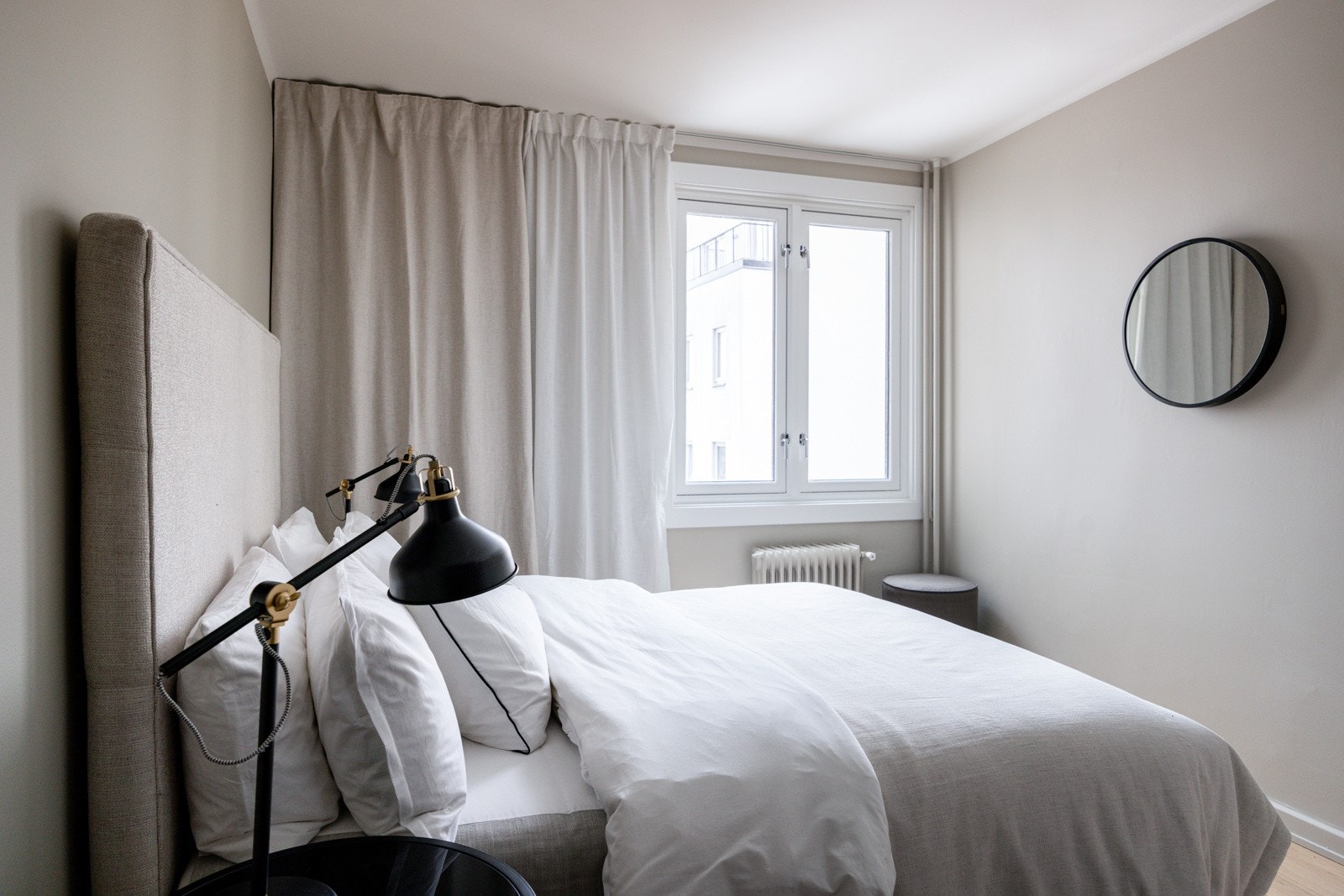 Det er god avstand til nærliggende bebyggelse som sørger for fine lysforhold og lite innsyn. Galleribilde