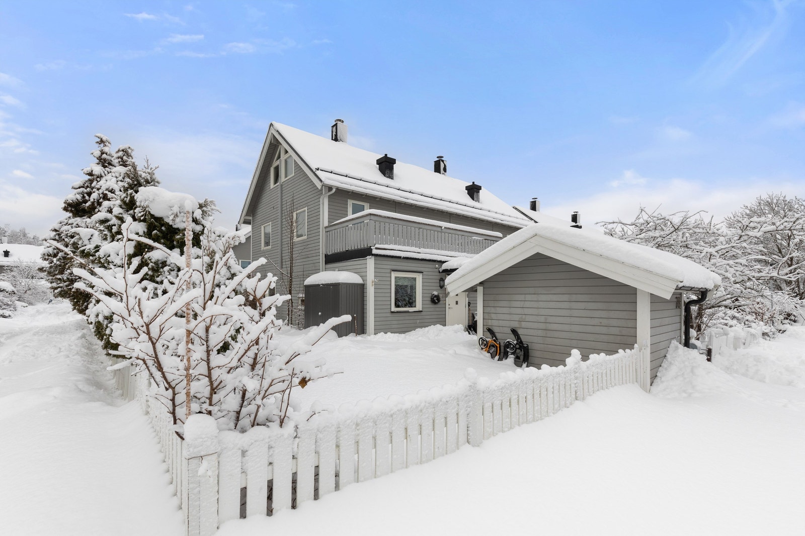 Munkebekken 78 ligger fint til i borettslaget i blindvei med sol hele dagen og har en av de største uteområdene. Galleribilde