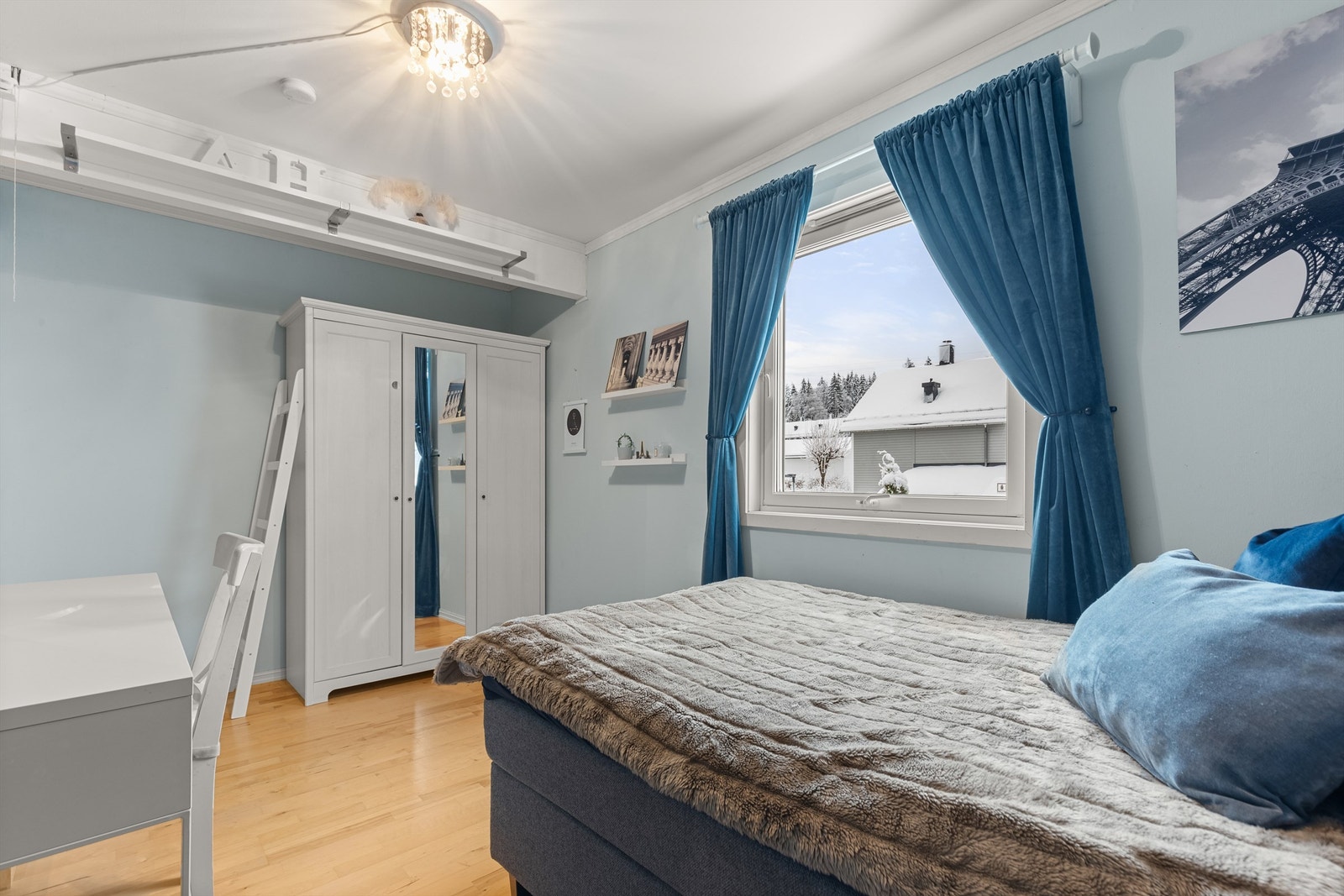 Det er videre god plass til å innrede med garderobeskap. Galleribilde