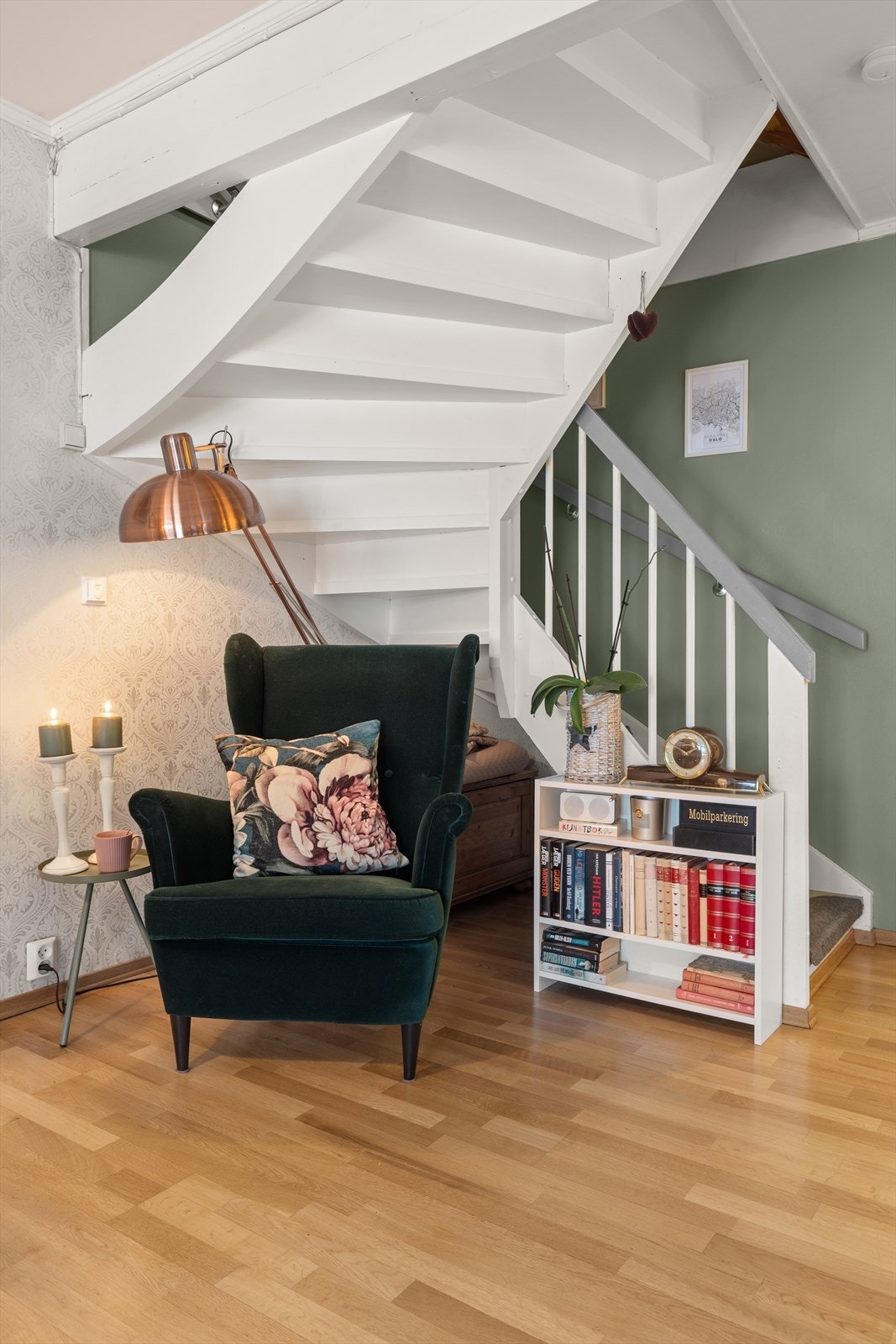 Trappen med adkomst opp til boligens 2. etasje Galleribilde