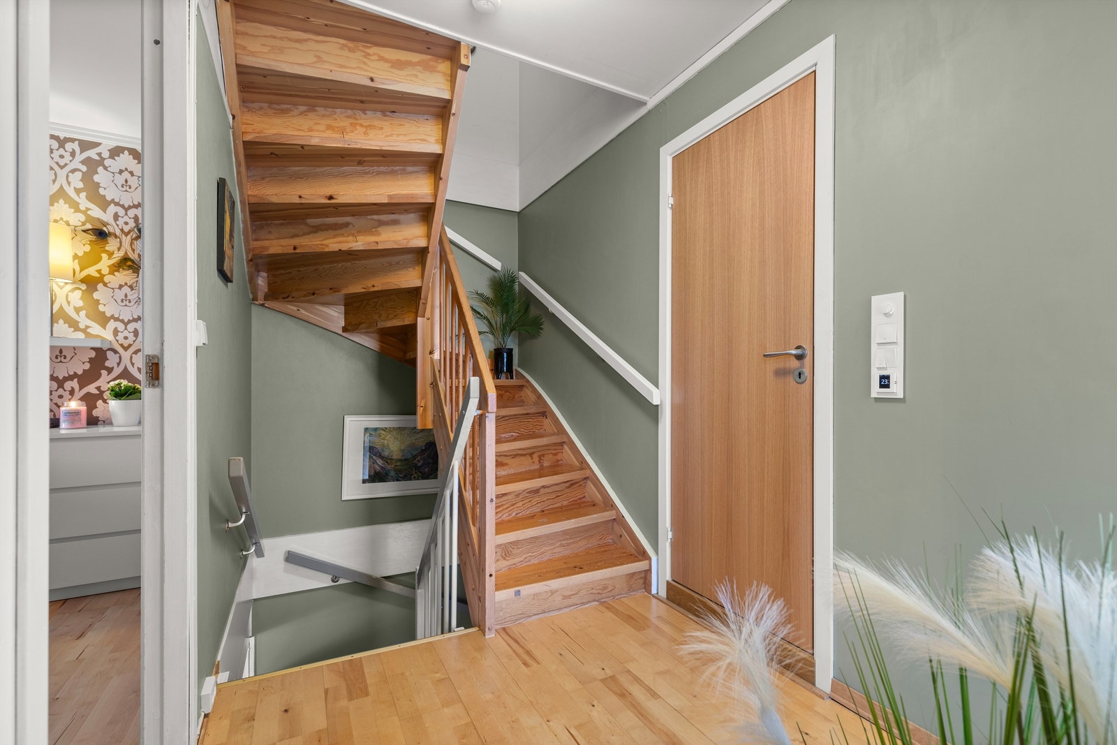 Trappen med adkomst opp til boligens 3. etasje Galleribilde