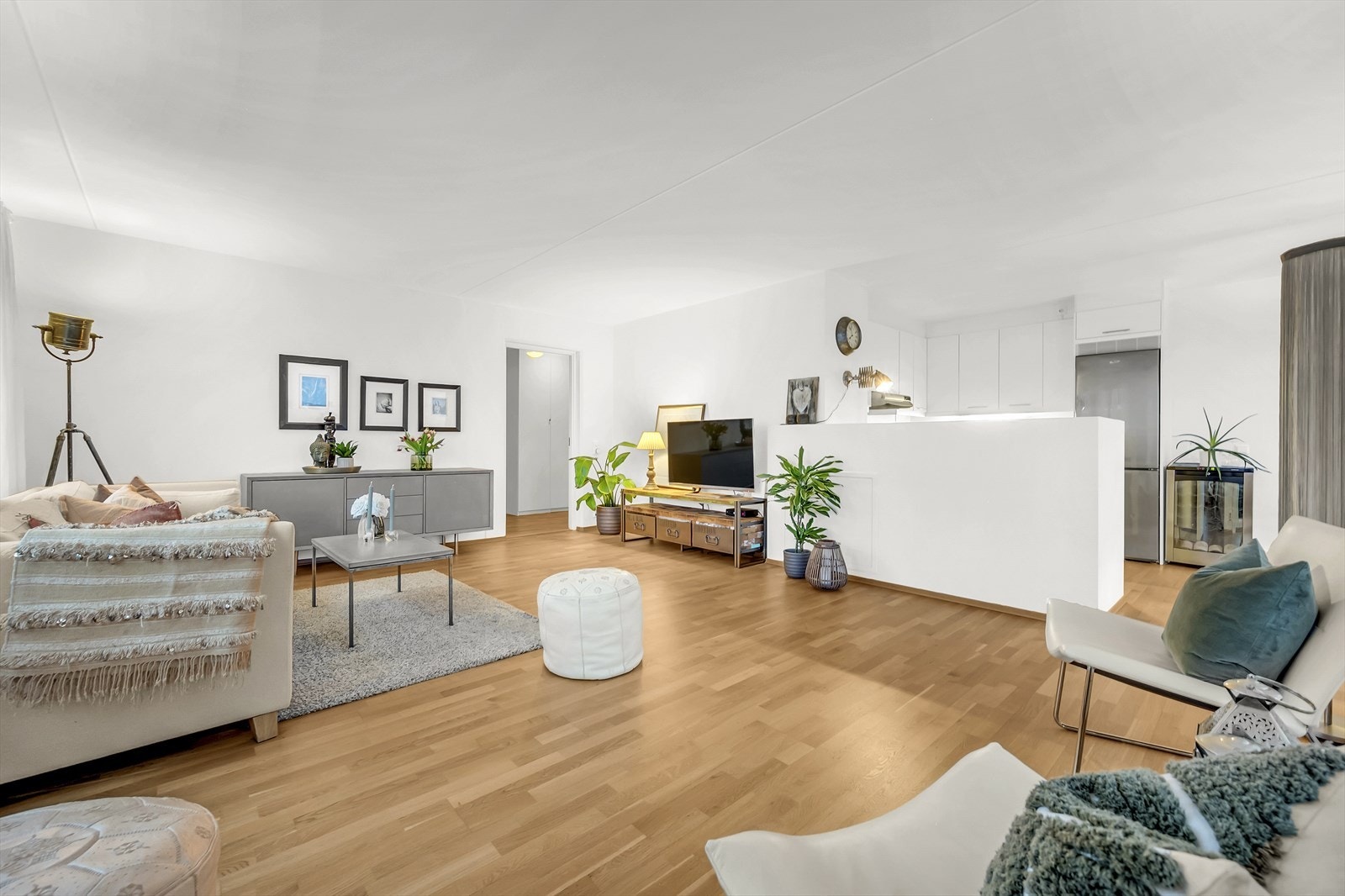 Boligen varmes opp av radiatorer tilknyttet vannbåren varme. Galleribilde
