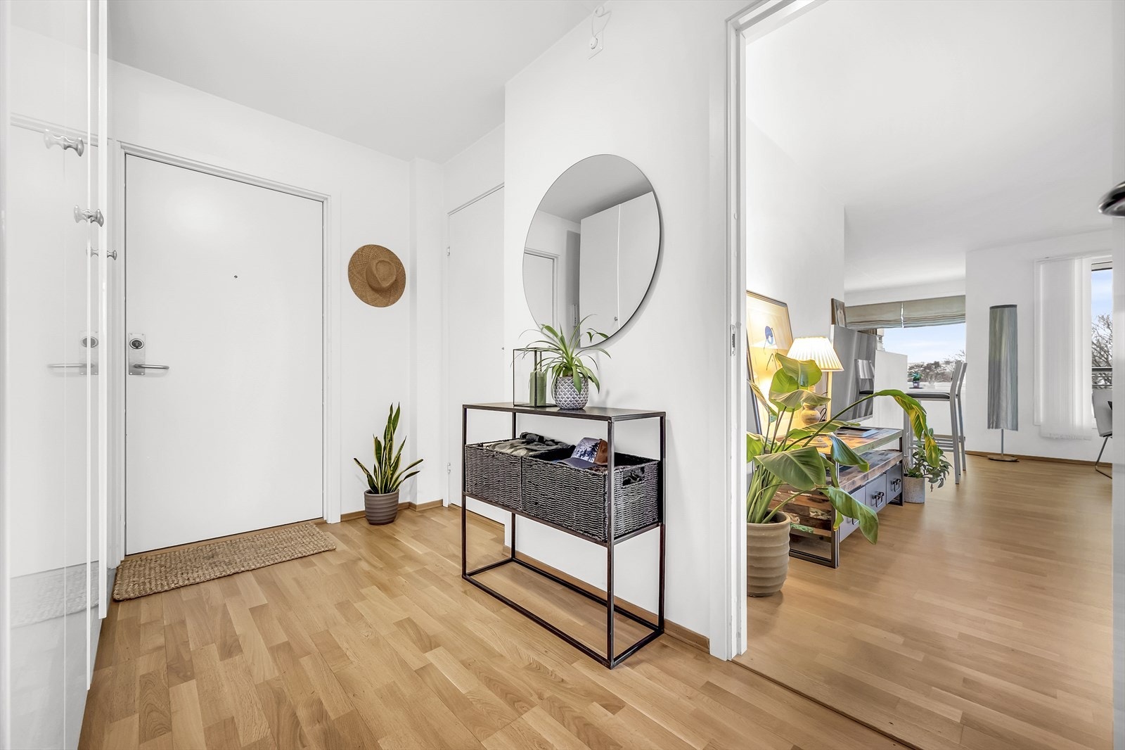 Interiøret i hele leiligheten preges av lyse, delikate farger. Galleribilde