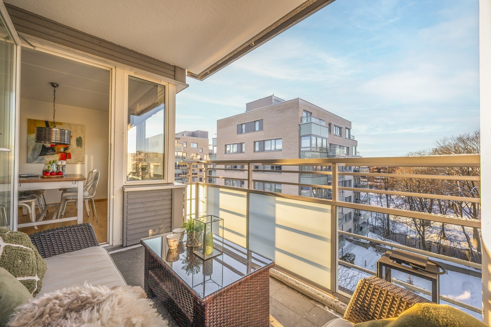 Fra stuen er det adkomst til en herlig vestvendt balkong på ca. 7 m². Galleribilde