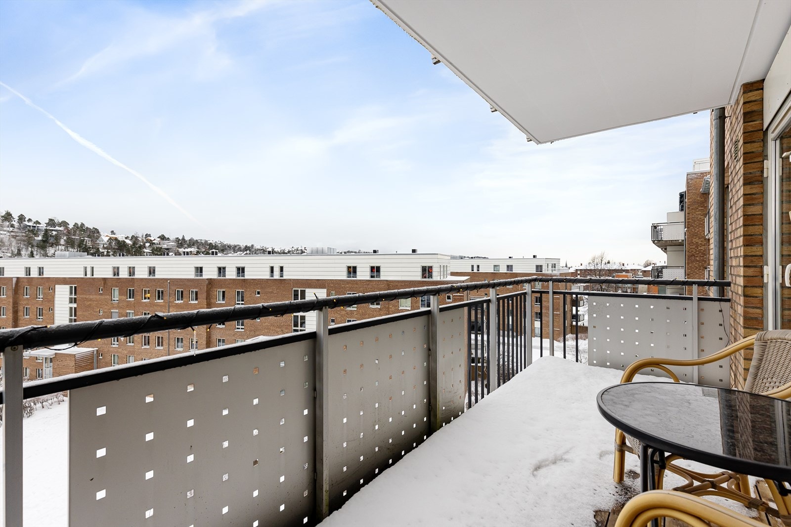 På balkongen har du sol fra tidlig morgen til ca. kl 18.30 på sommeren. Galleribilde