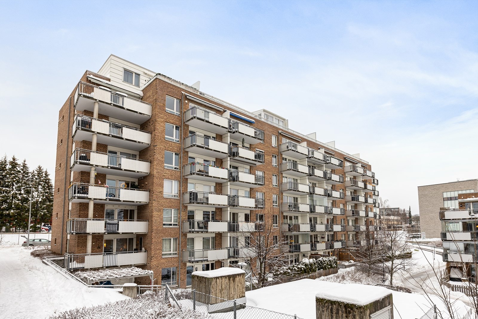 Borettslaget er oppført i 2002 med pene teglstensfasader. Galleribilde