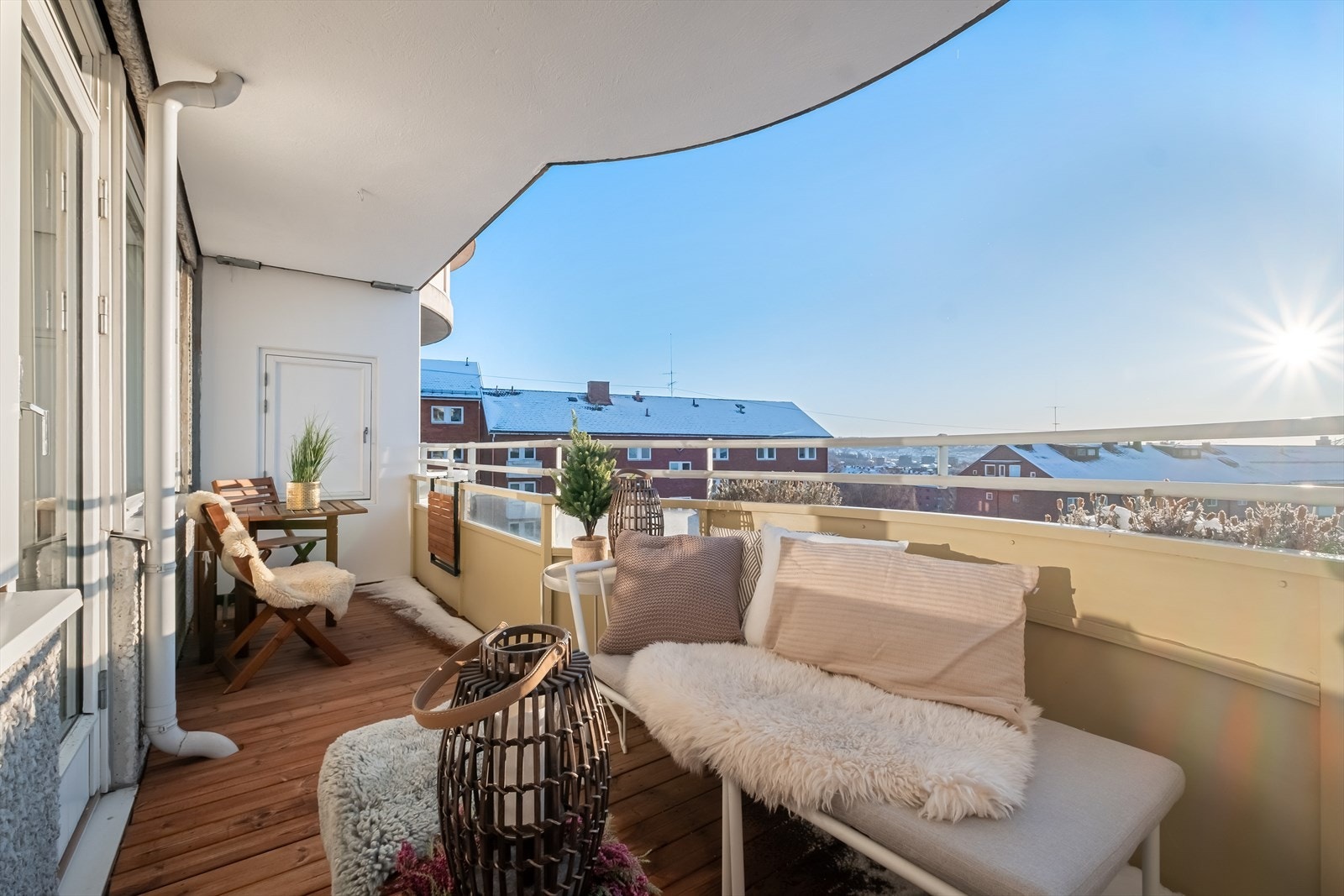 Sørvendt balkong med gode solforhold Galleribilde