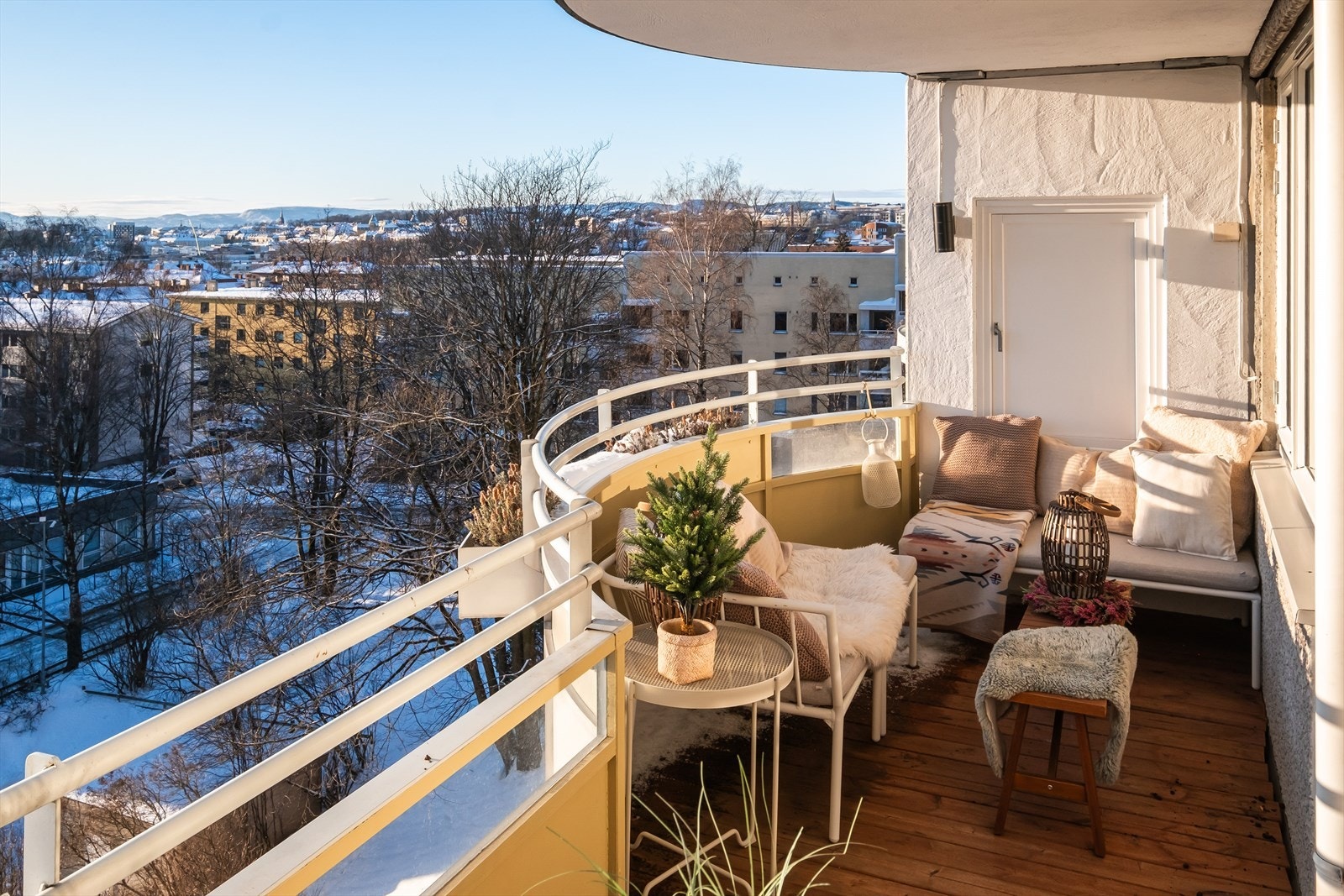 Fredrik Hyldmo v/Nordvik Bolig har gleden av å presentere Tverrbakken 5! Galleribilde